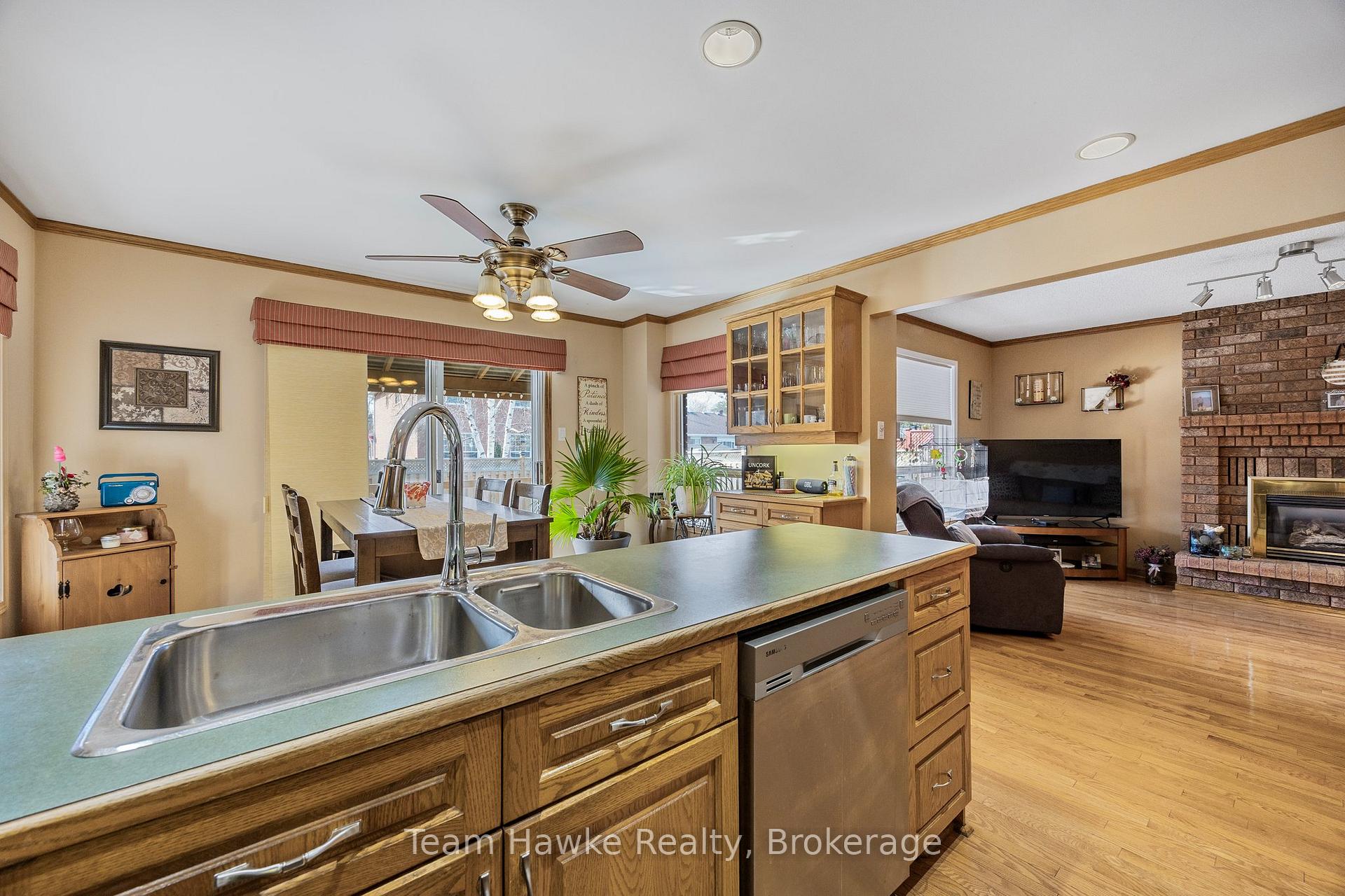 Photo 18 of 953 Playfair Road, Midland — HOMEH
