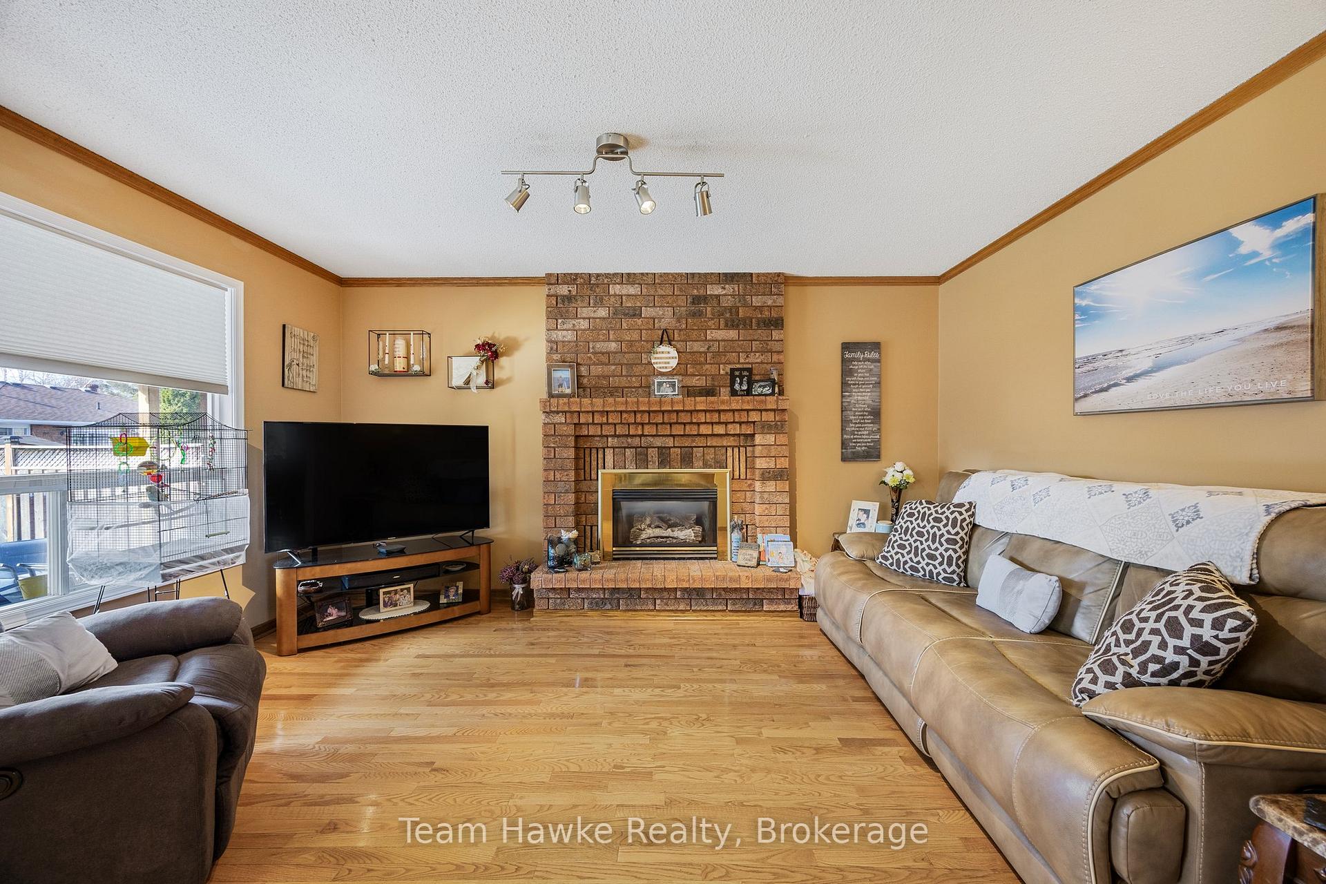 Photo 19 of 953 Playfair Road, Midland — HOMEH