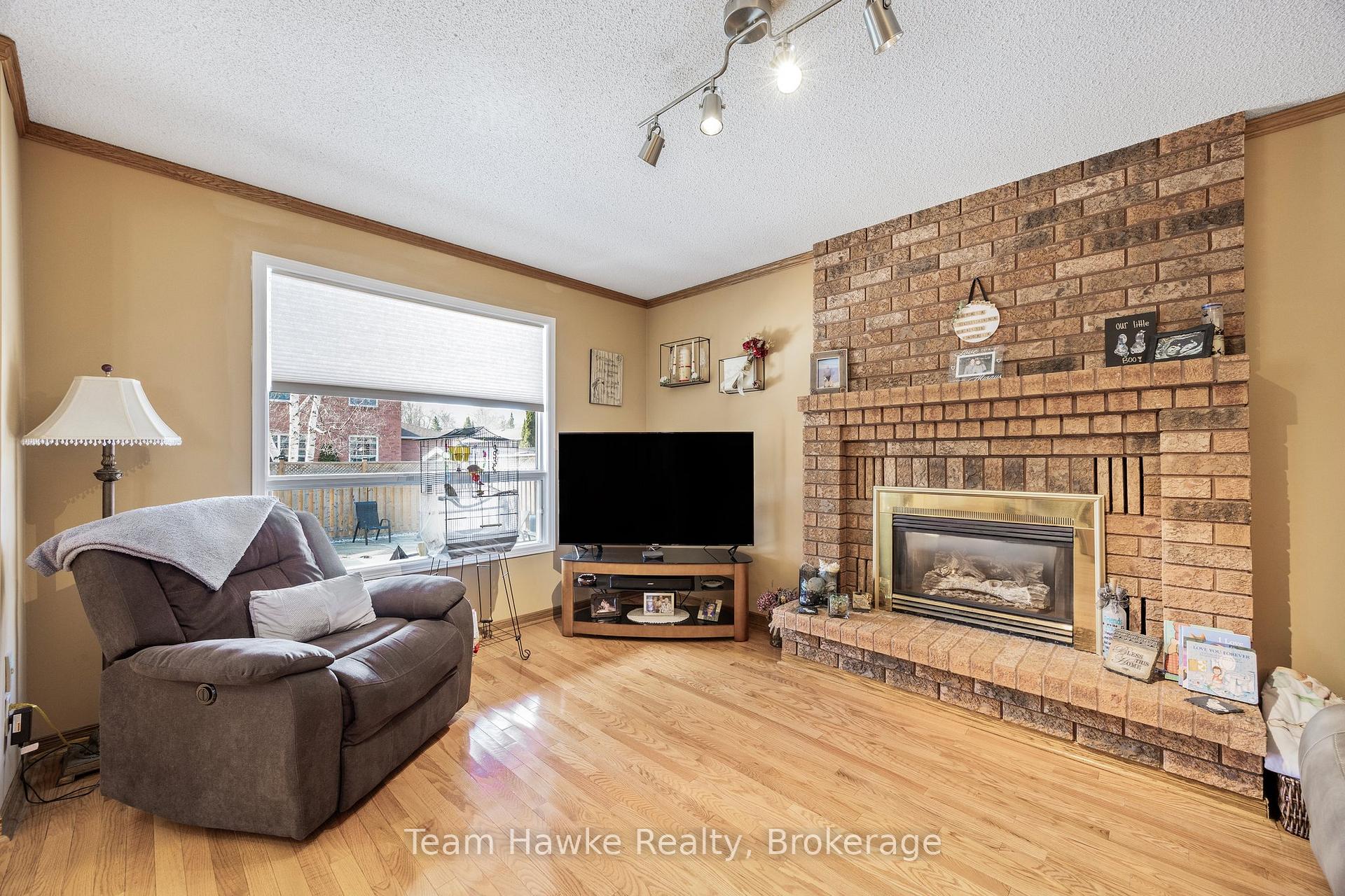 Photo 20 of 953 Playfair Road, Midland — HOMEH
