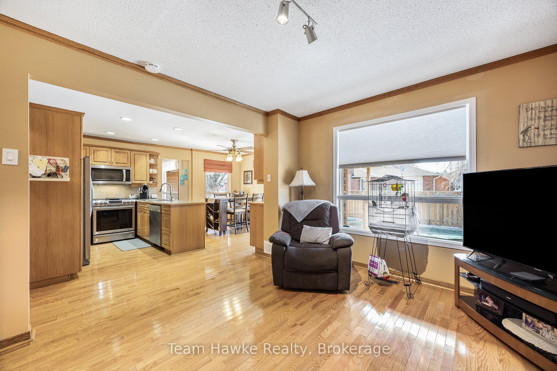 Photo 21 of 953 Playfair Road, Midland — HOMEH