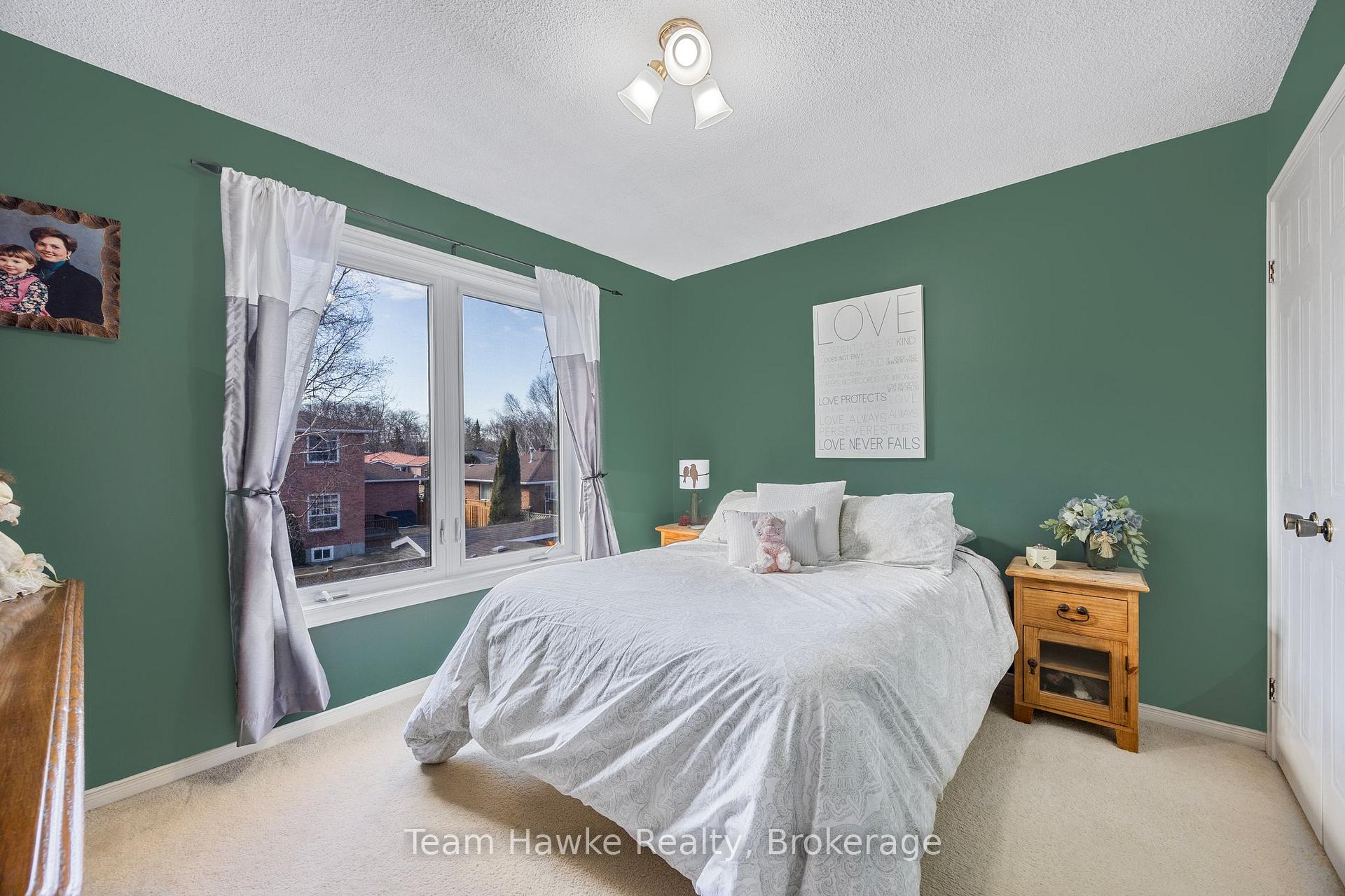 Photo 27 of 953 Playfair Road, Midland — HOMEH