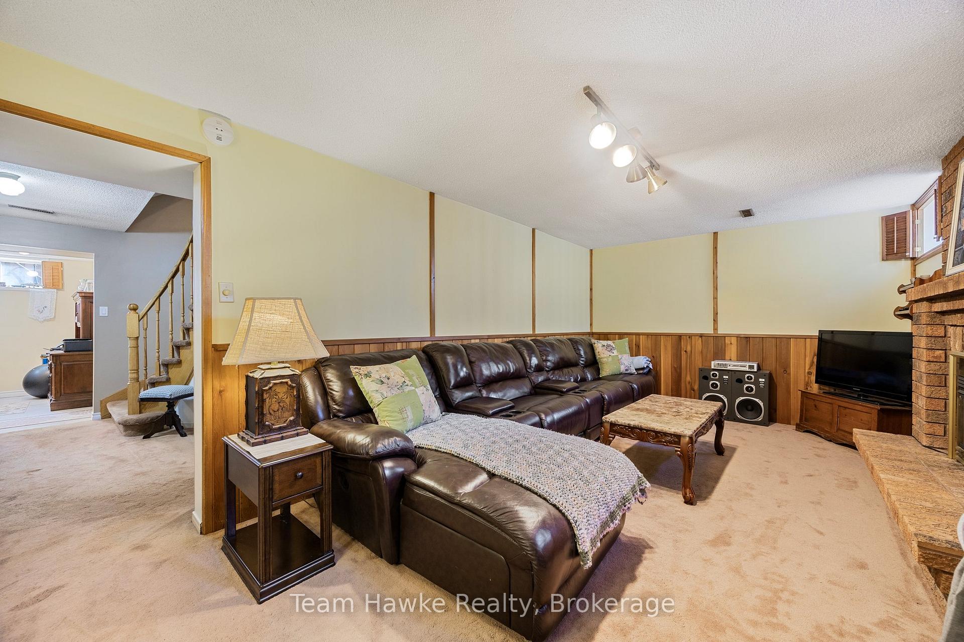 Photo 32 of 953 Playfair Road, Midland — HOMEH