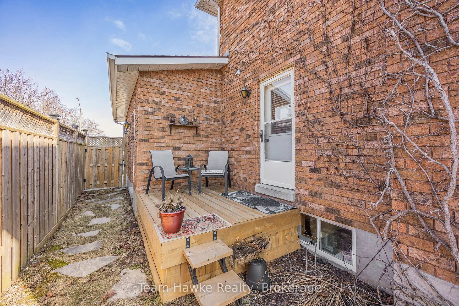 Photo 40 of 953 Playfair Road, Midland — HOMEH