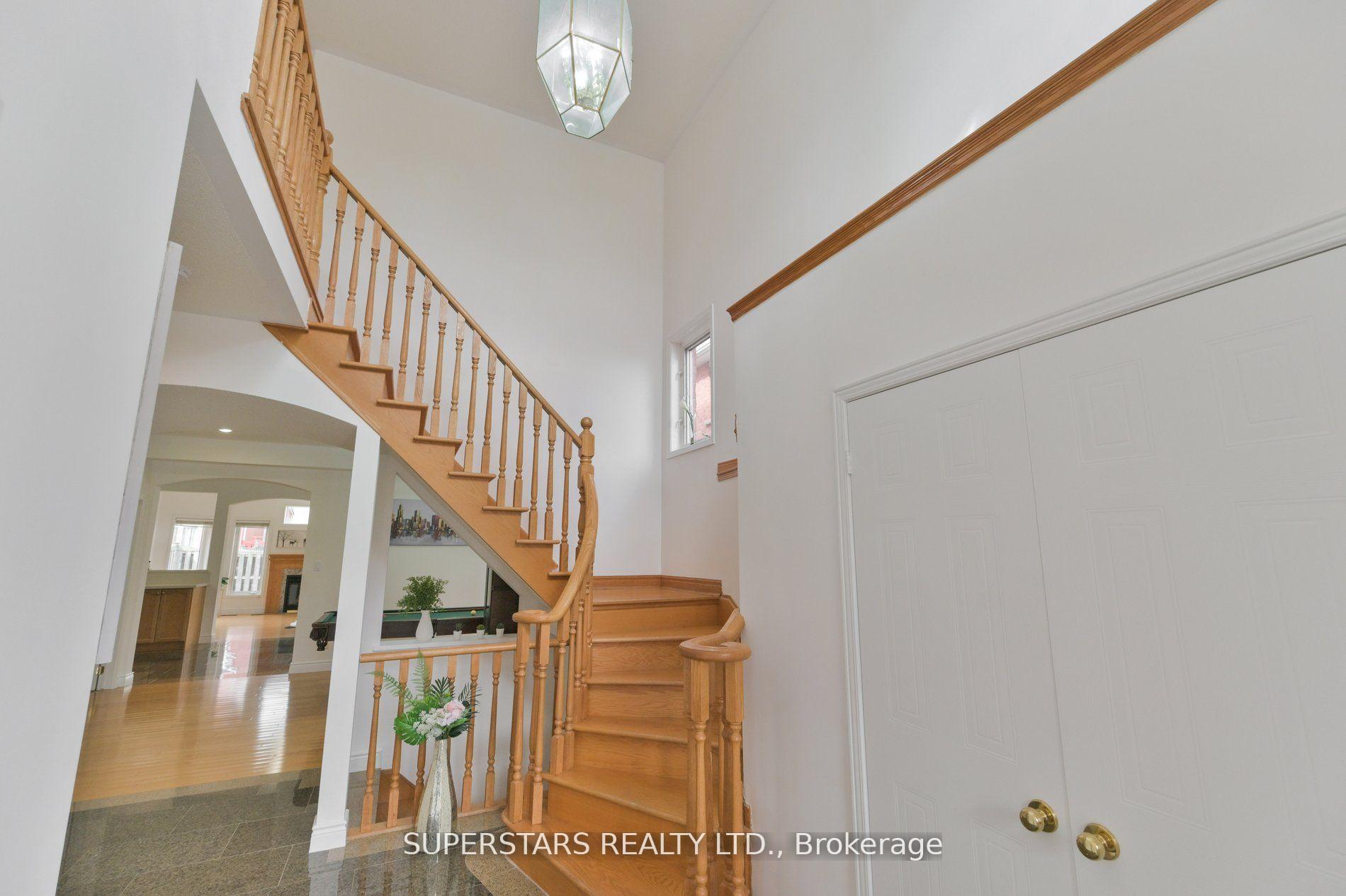 Photo 3 of 32 Thornton Street, Markham, Milliken Mills East — HOMEH