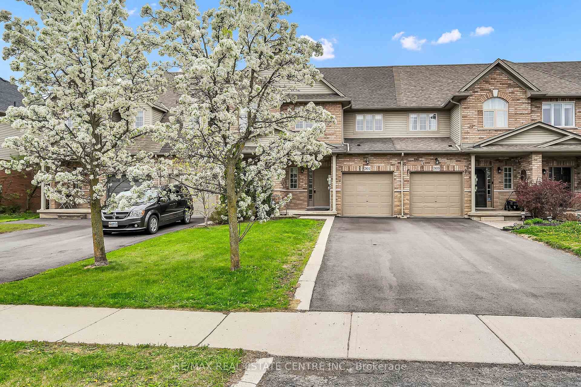 Photo 3 of 301 Southbrook Drive, Hamilton, Binbrook — HOMEH