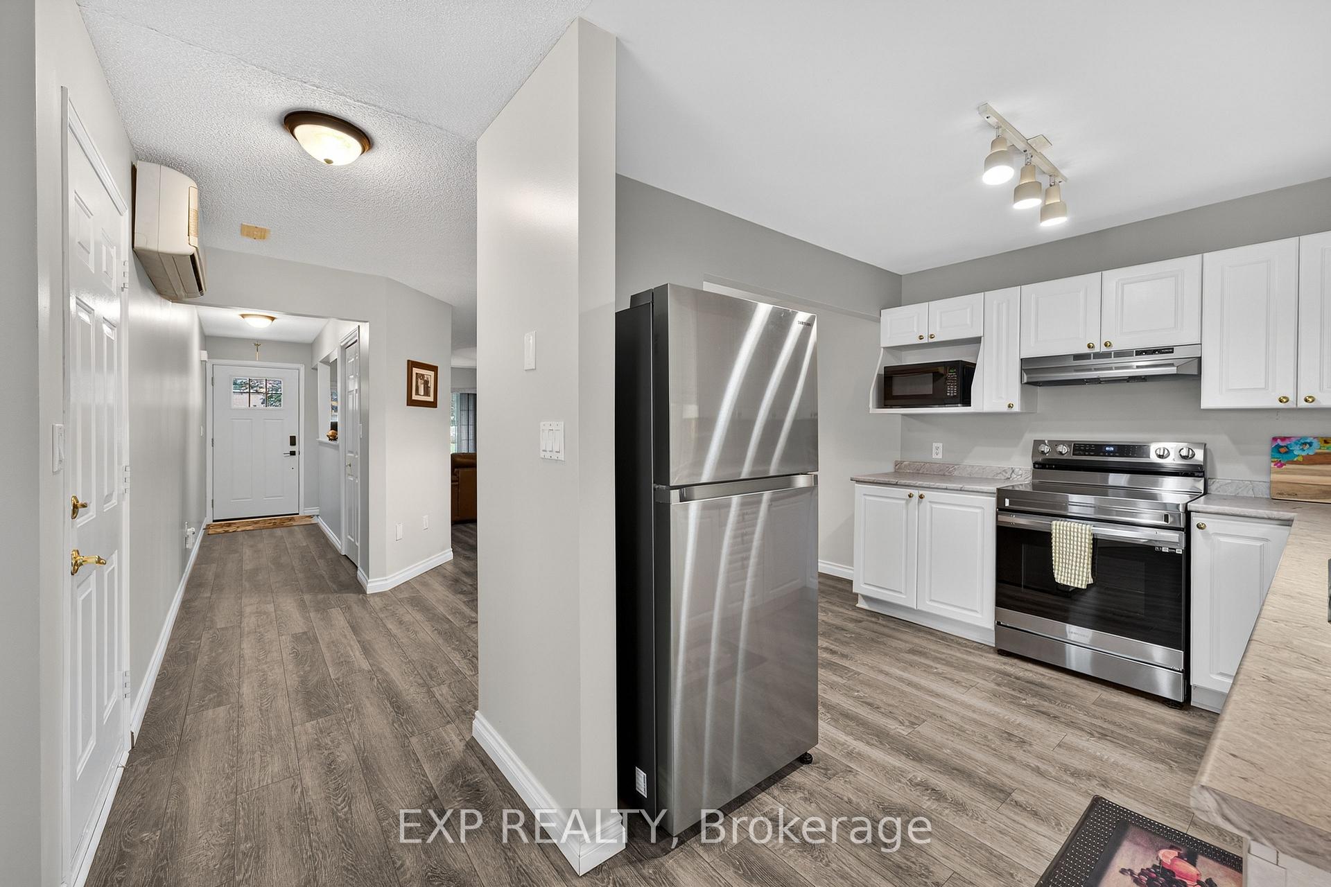 Photo 4 of 1045 Springfield Drive, Kingston, City Southwest — HOMEH