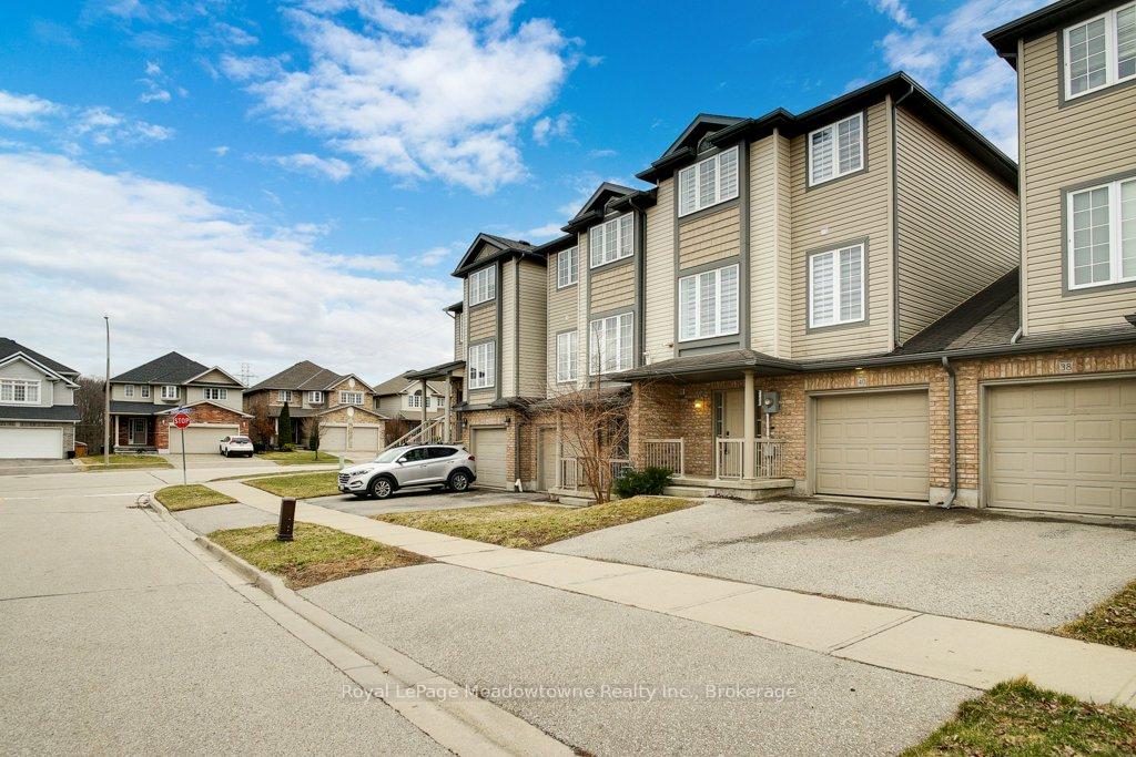Photo 6 of 40 Tudor Street, Kitchener, Huron Park — HOMEH
