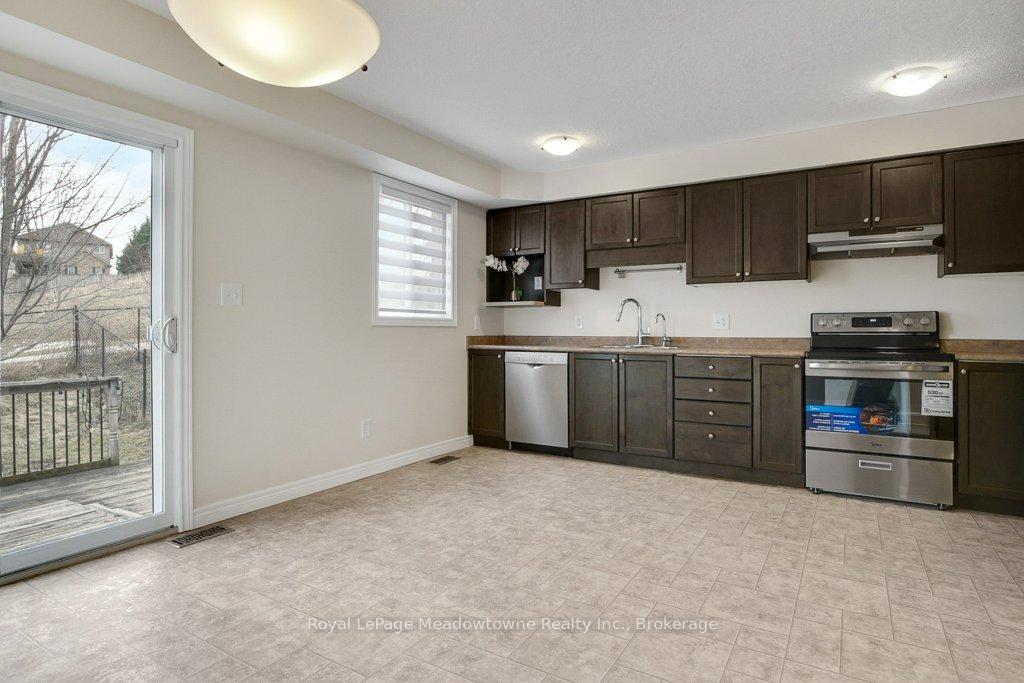 Photo 14 of 40 Tudor Street, Kitchener, Huron Park — HOMEH