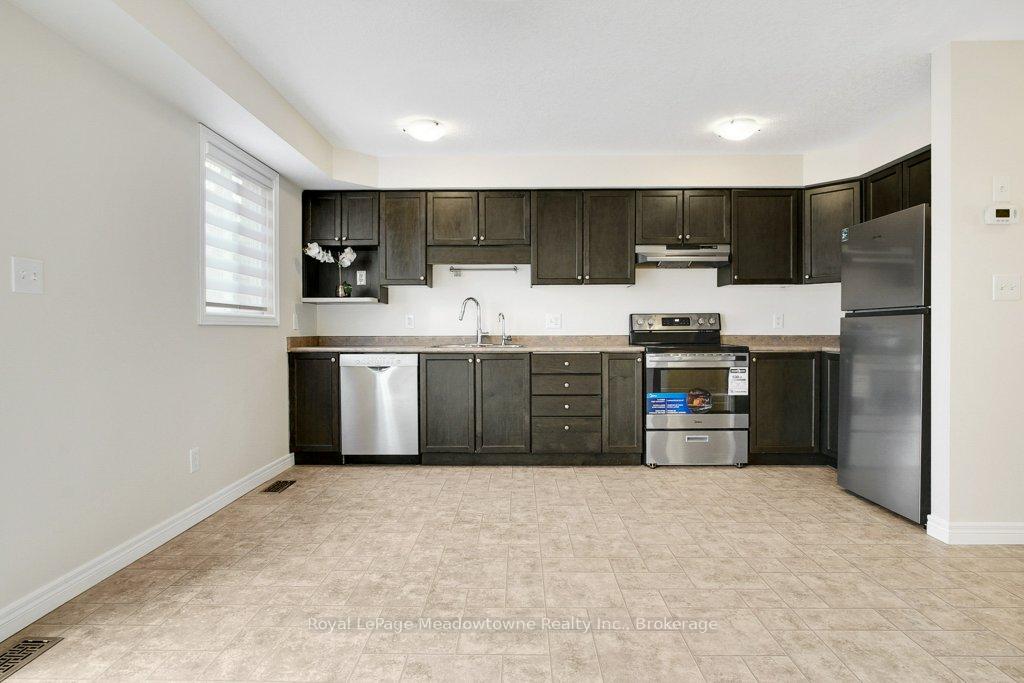 Photo 15 of 40 Tudor Street, Kitchener, Huron Park — HOMEH