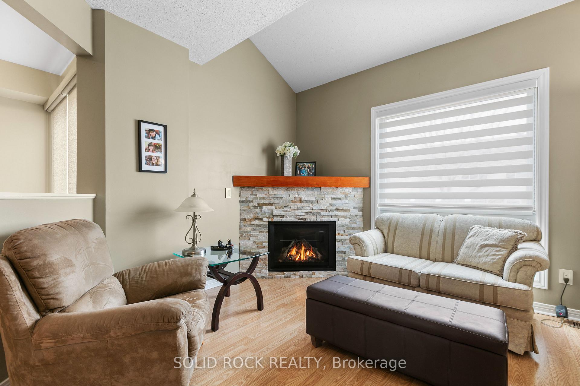 Photo 10 of 18 Sunnybrooke Drive, Ottawa, Kanata - Emerald Meadows/Trailwest — HOMEH