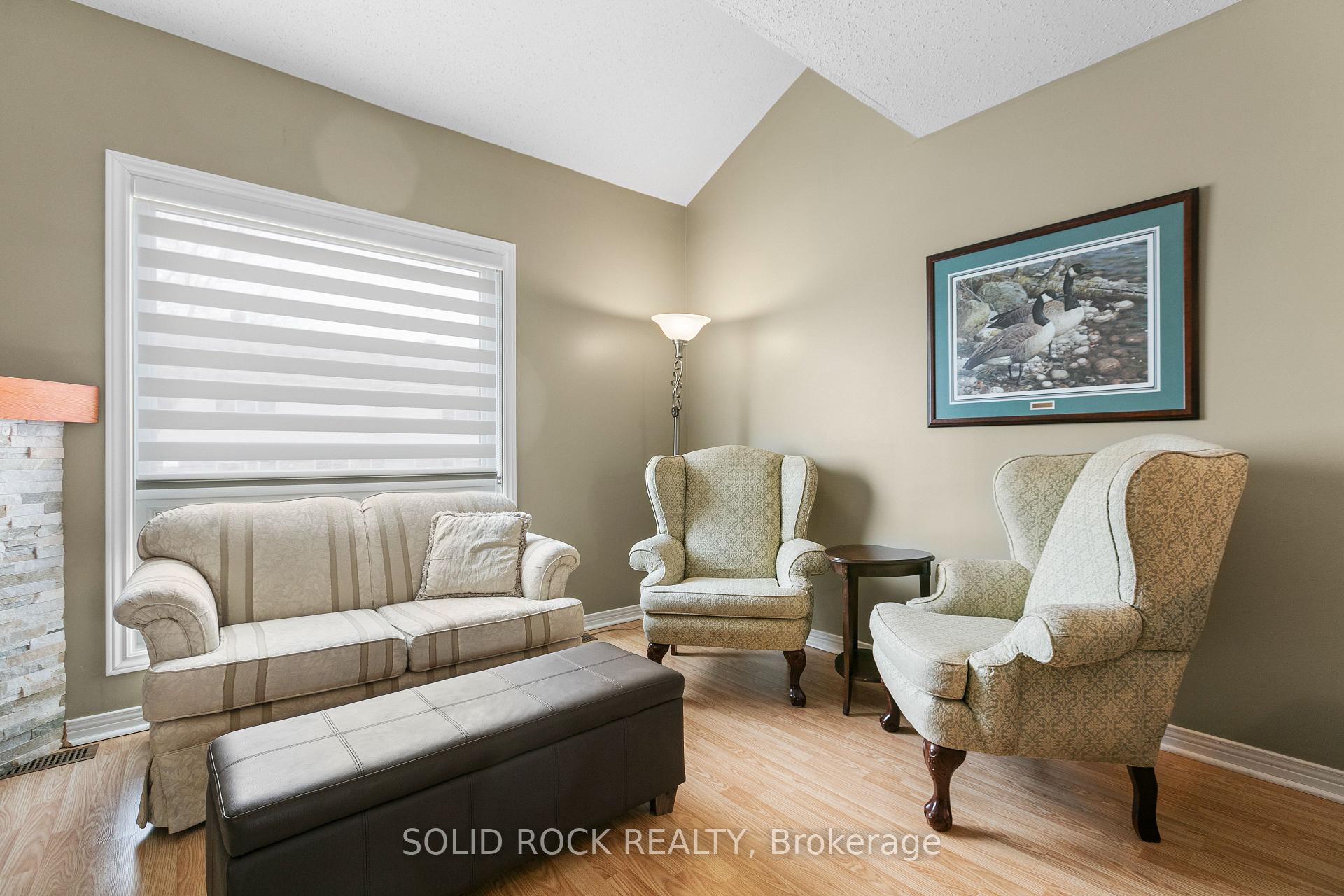Photo 12 of 18 Sunnybrooke Drive, Ottawa, Kanata - Emerald Meadows/Trailwest — HOMEH