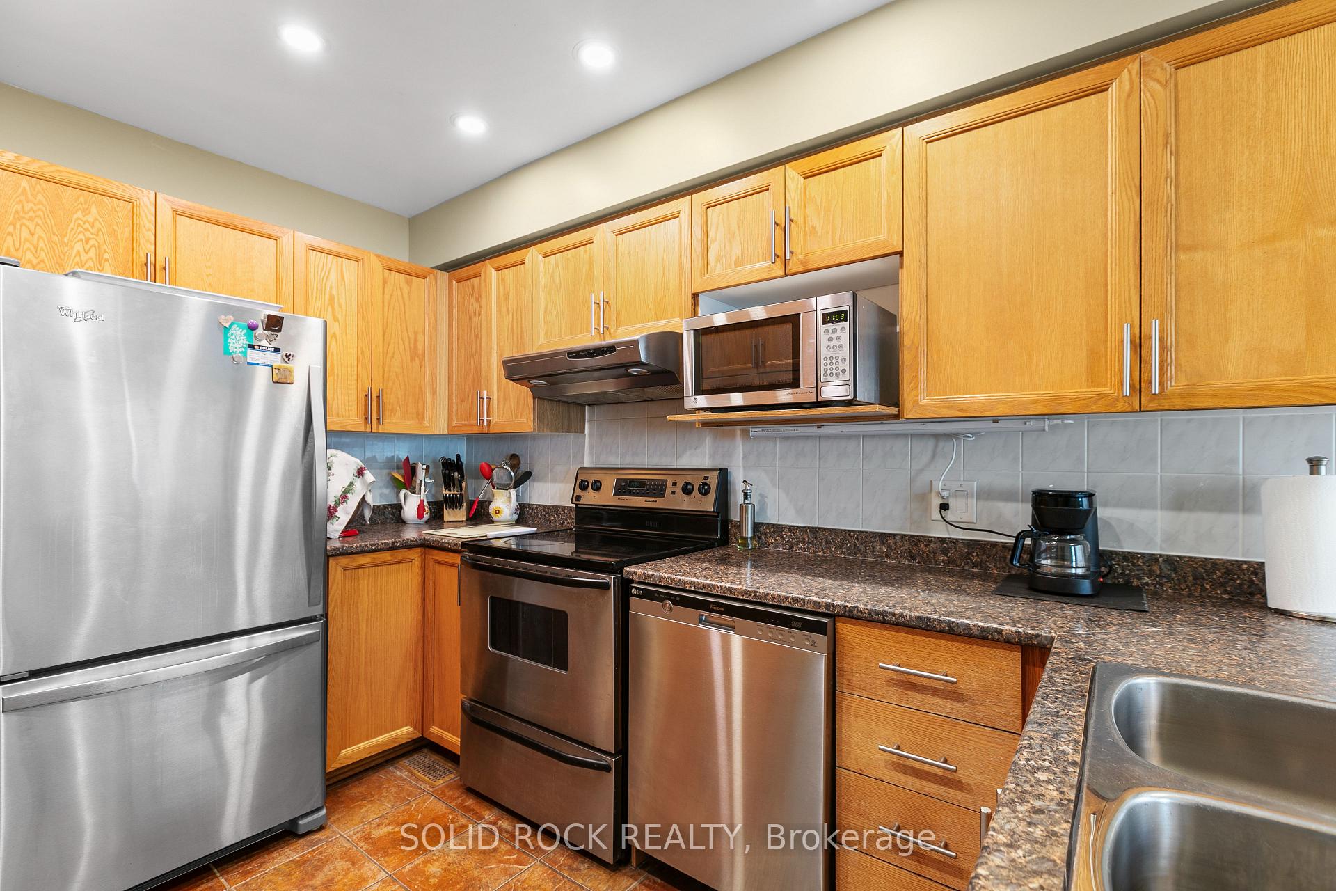 Photo 14 of 18 Sunnybrooke Drive, Ottawa, Kanata - Emerald Meadows/Trailwest — HOMEH