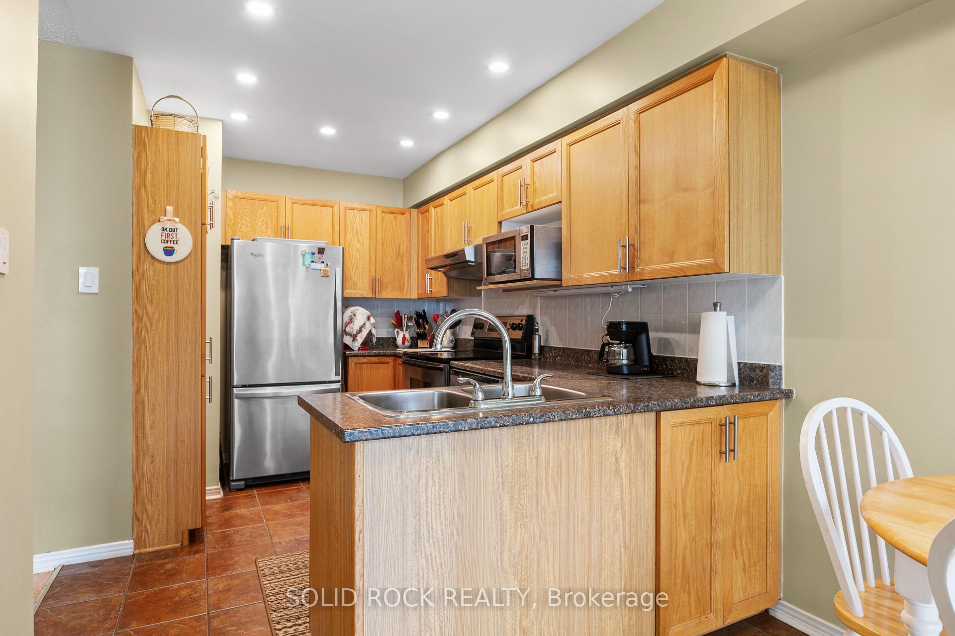 Photo 15 of 18 Sunnybrooke Drive, Ottawa, Kanata - Emerald Meadows/Trailwest — HOMEH