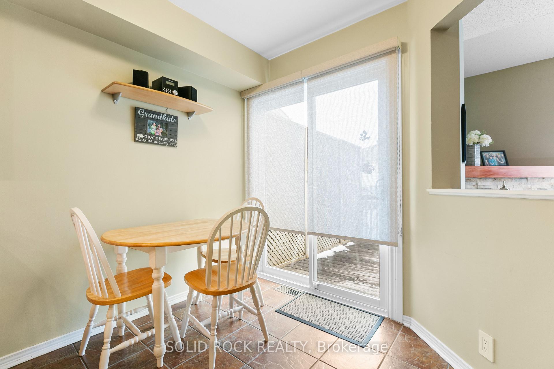 Photo 16 of 18 Sunnybrooke Drive, Ottawa, Kanata - Emerald Meadows/Trailwest — HOMEH