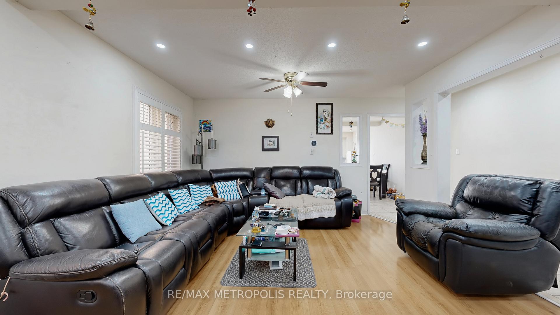 Photo 5 of Unit Upper, 80 Charles Brown Road, Markham, Cedarwood — HOMEH