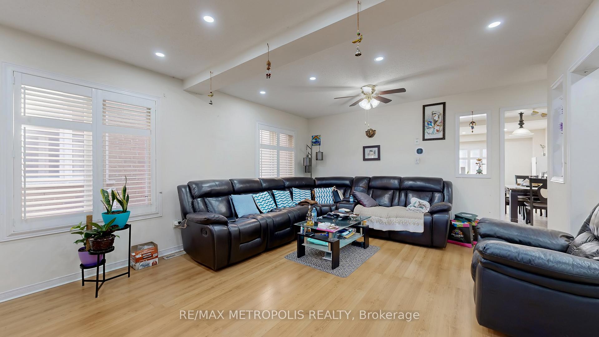 Photo 6 of Unit Upper, 80 Charles Brown Road, Markham, Cedarwood — HOMEH