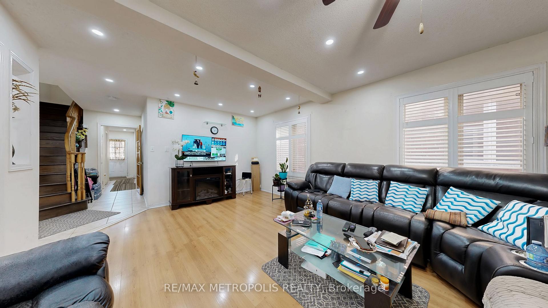 Photo 9 of Unit Upper, 80 Charles Brown Road, Markham, Cedarwood — HOMEH