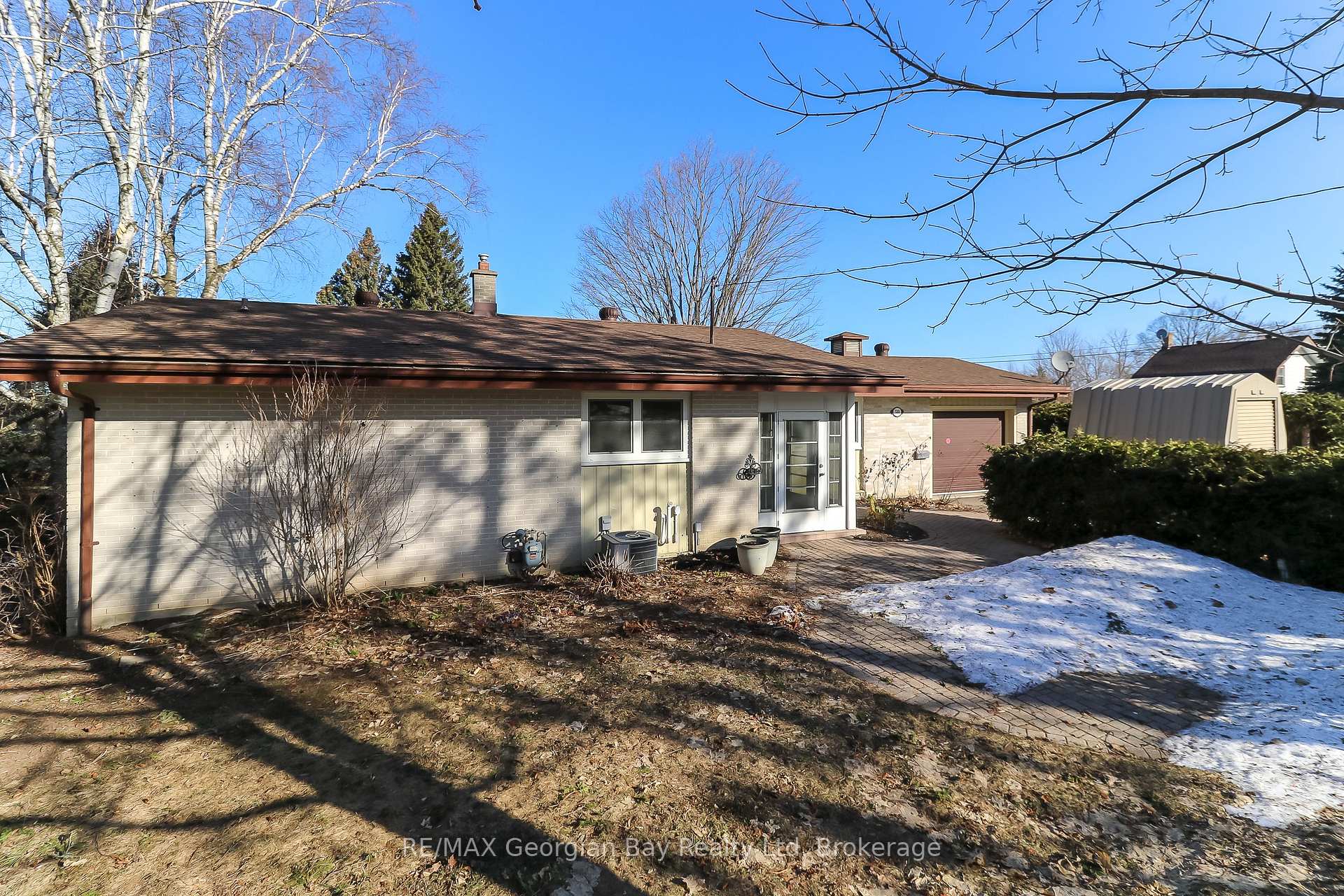 Photo 2 of 510 Irwin Street, Midland — HOMEH