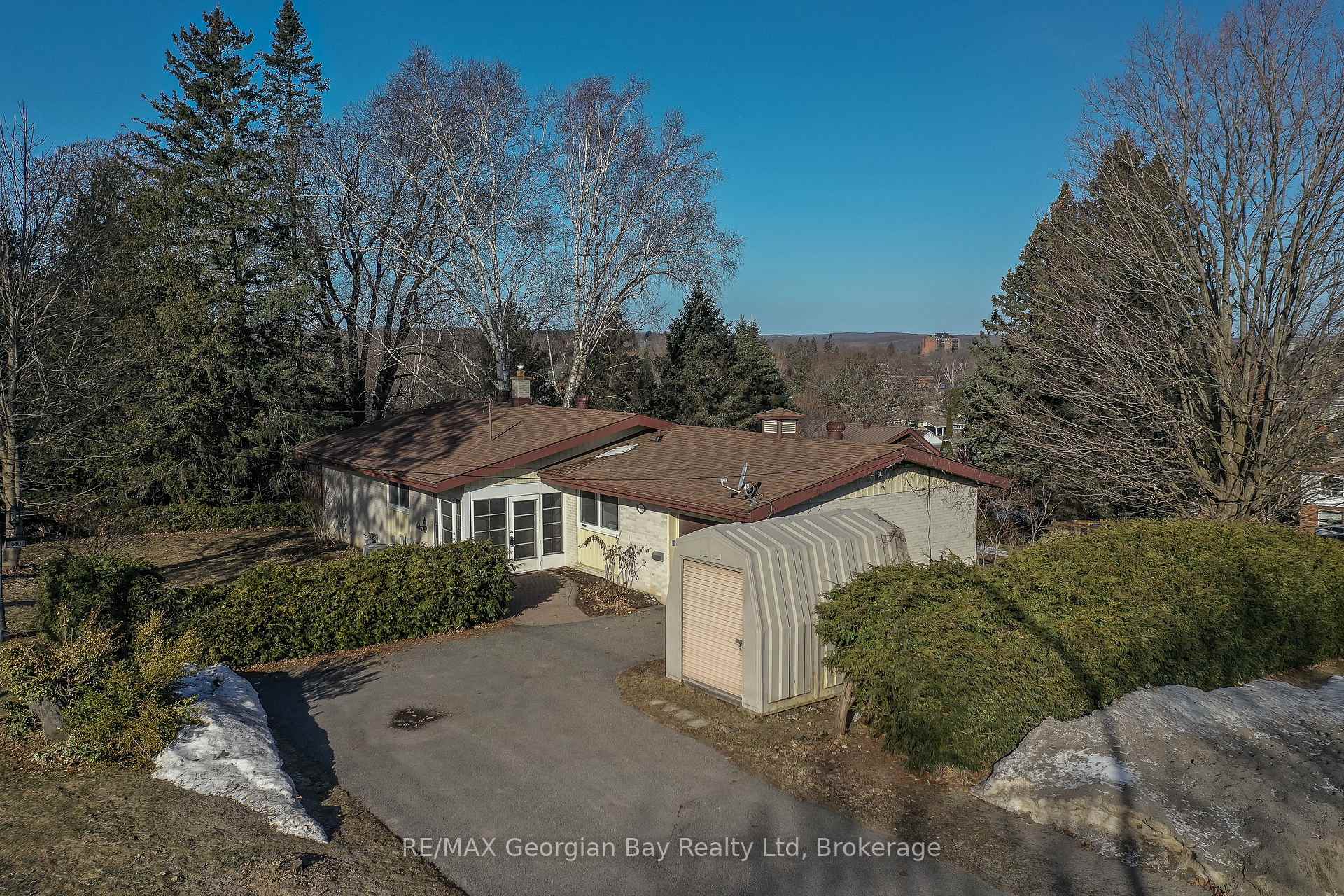 Photo 3 of 510 Irwin Street, Midland — HOMEH