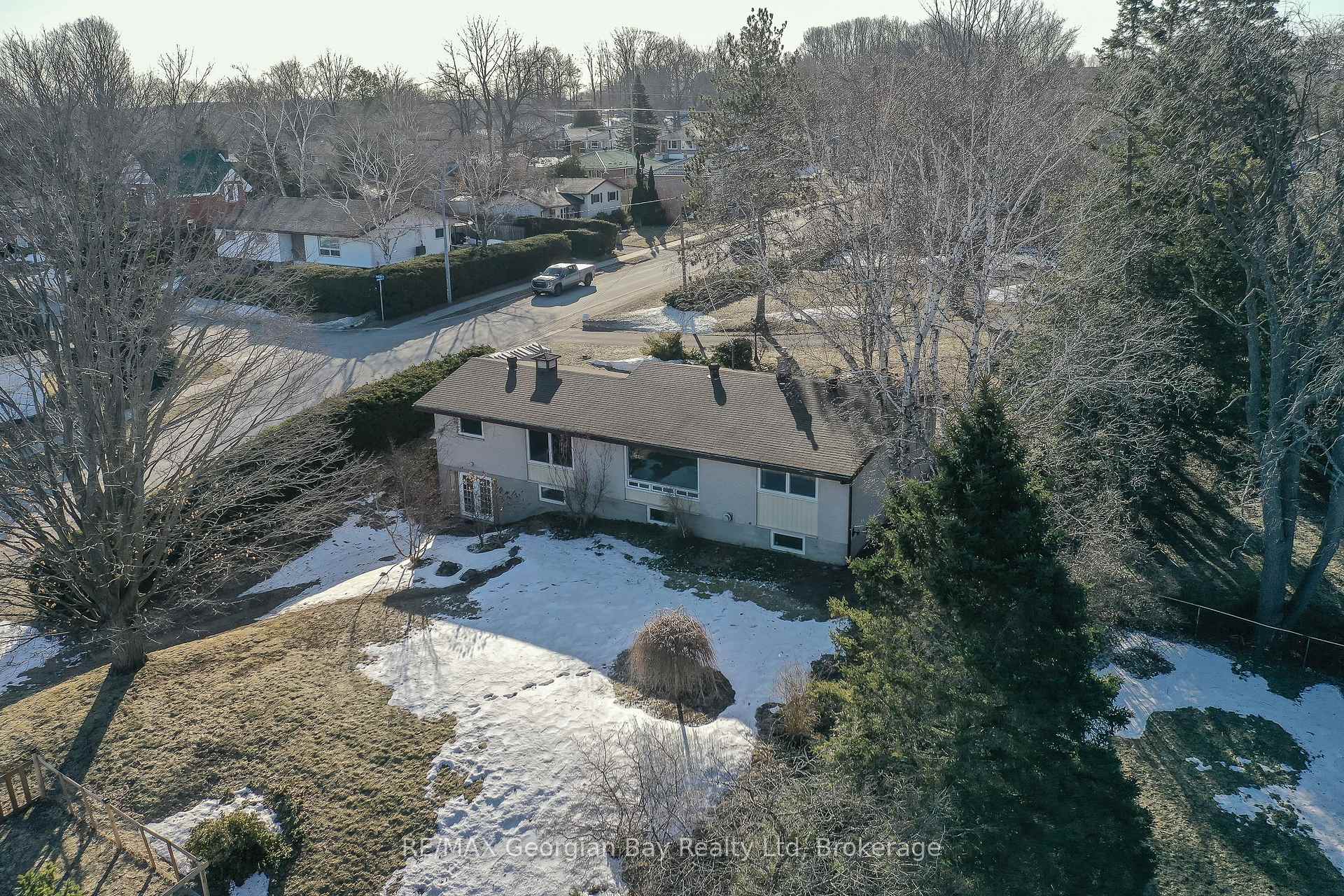 Photo 4 of 510 Irwin Street, Midland — HOMEH