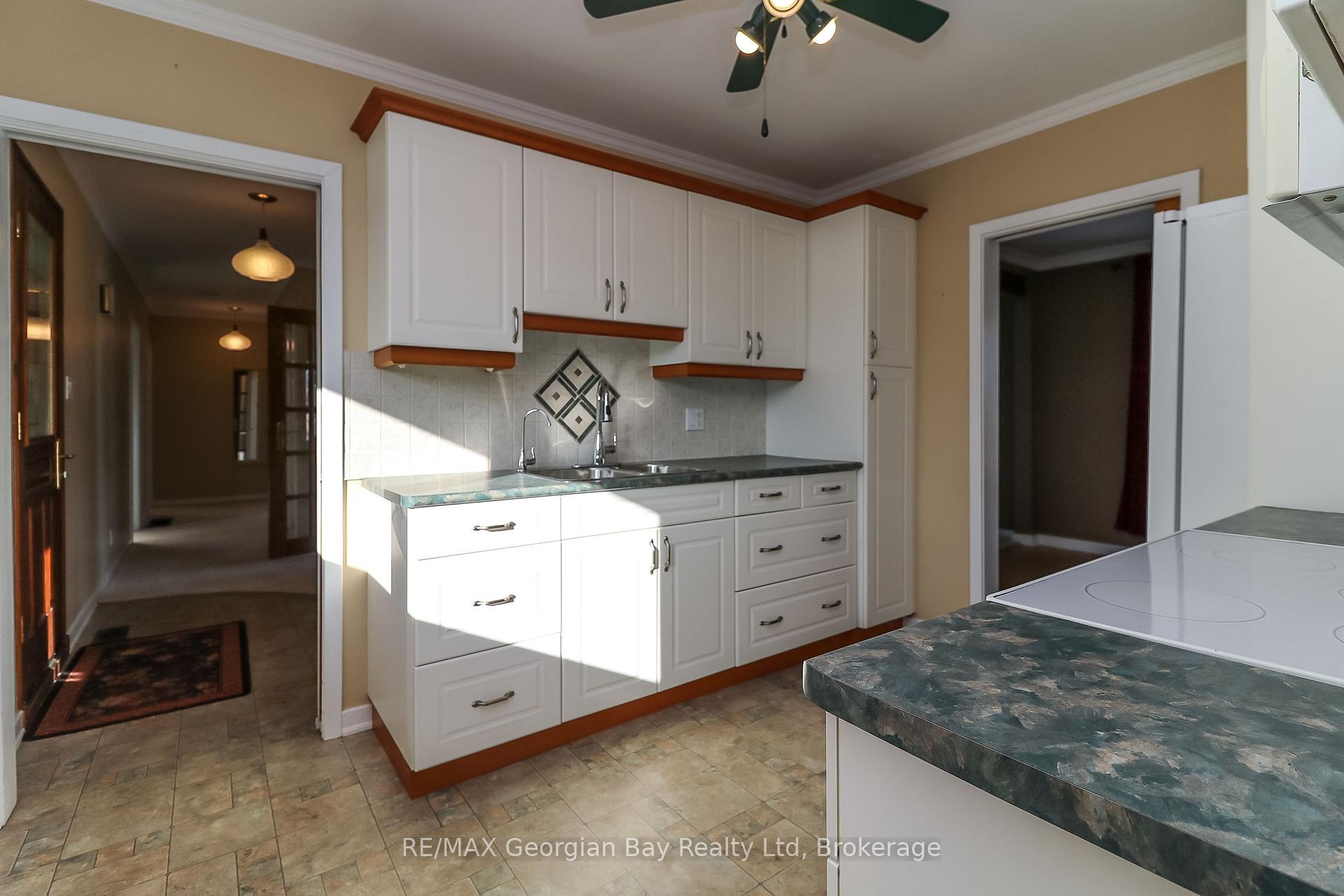 Photo 12 of 510 Irwin Street, Midland — HOMEH