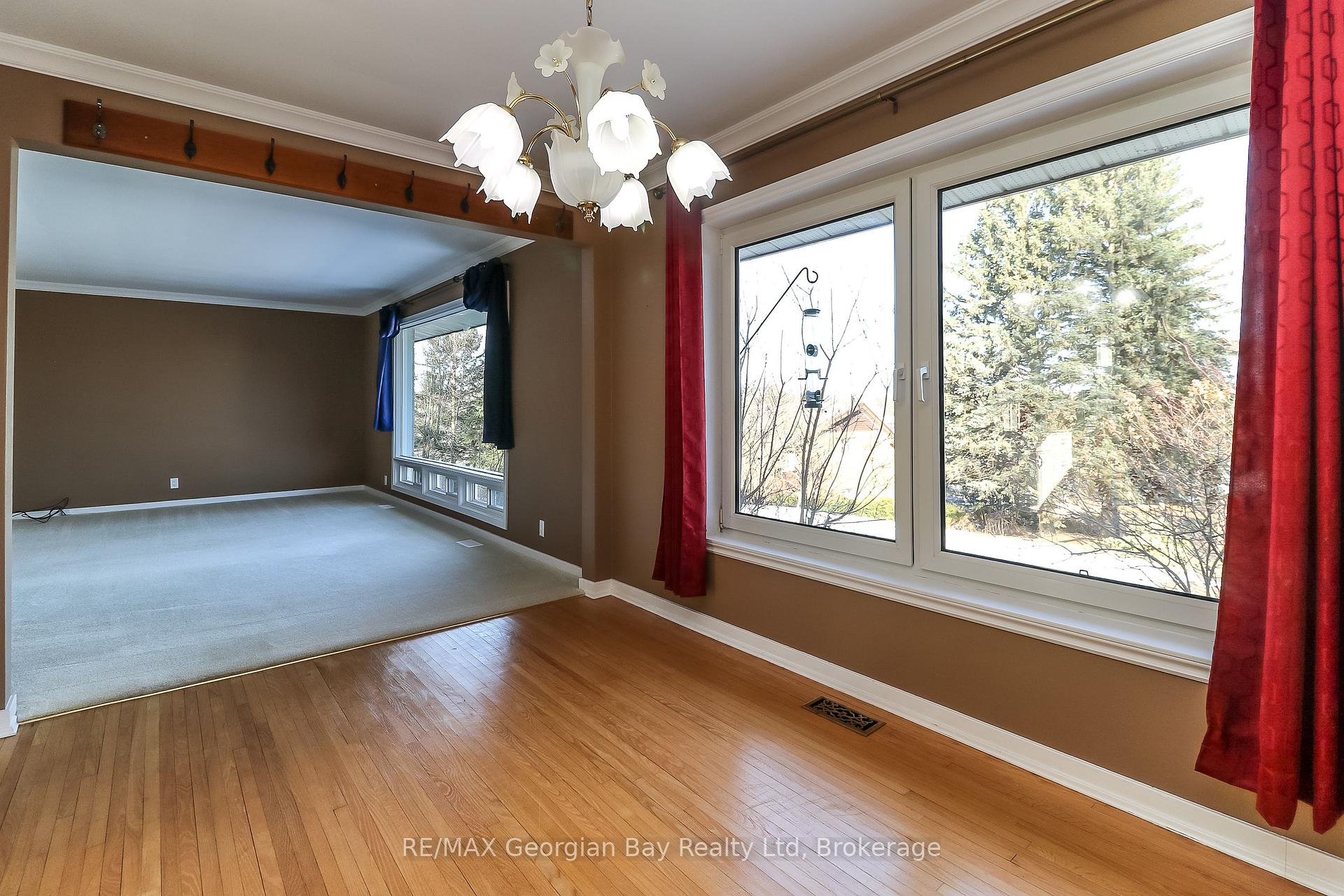 Photo 15 of 510 Irwin Street, Midland — HOMEH