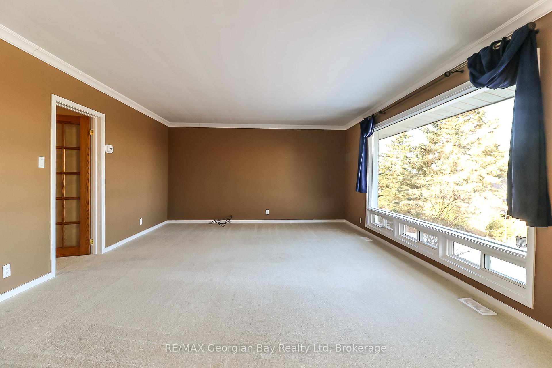 Photo 16 of 510 Irwin Street, Midland — HOMEH