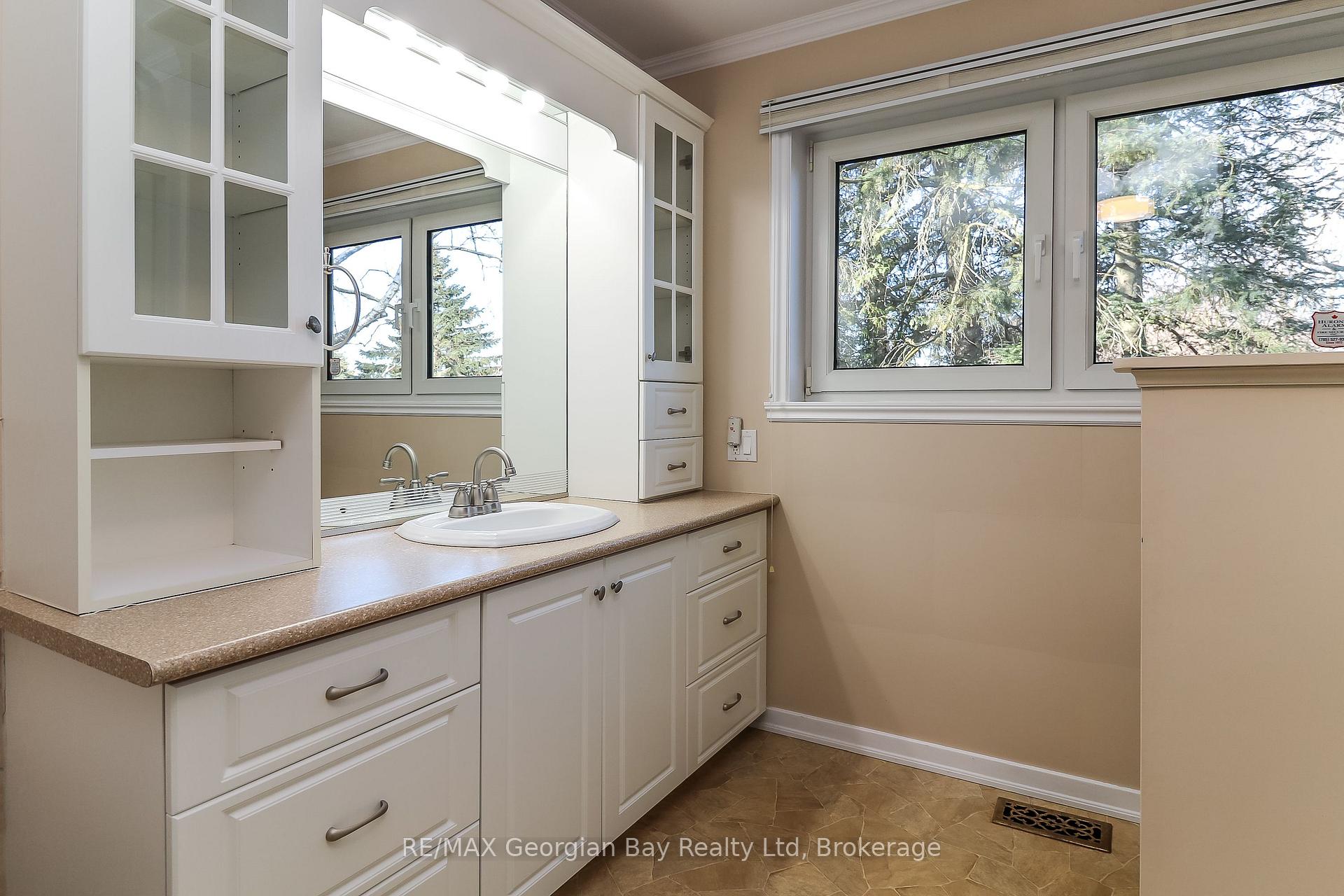 Photo 22 of 510 Irwin Street, Midland — HOMEH