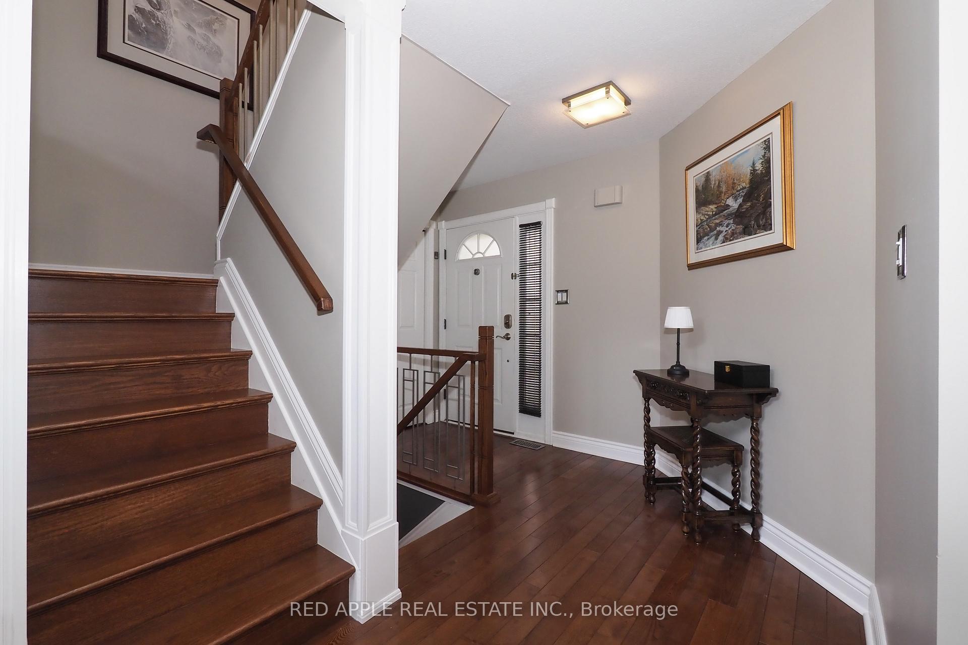 Photo 4 of 30 Candle Crescent, Kitchener — HOMEH