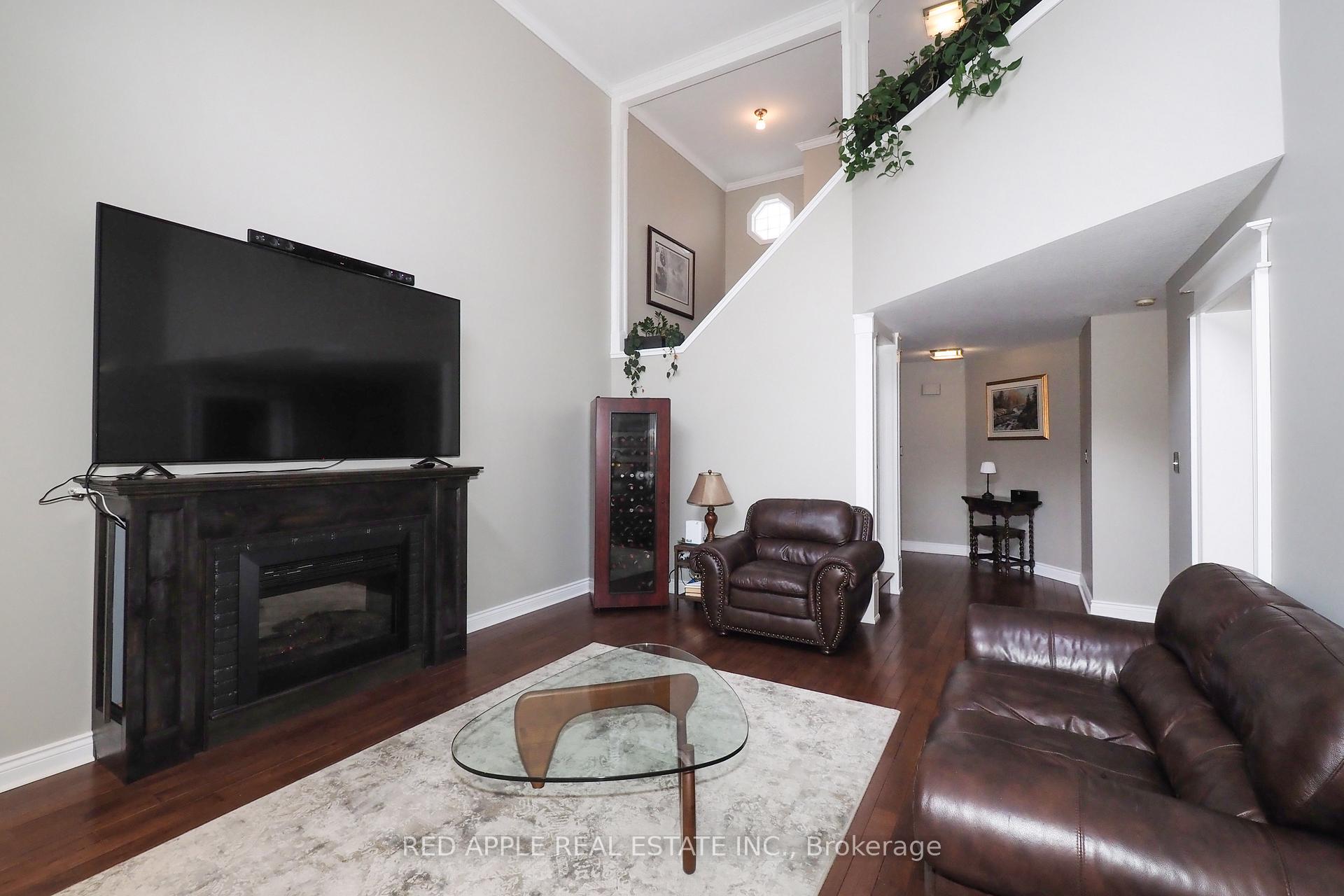 Photo 8 of 30 Candle Crescent, Kitchener — HOMEH