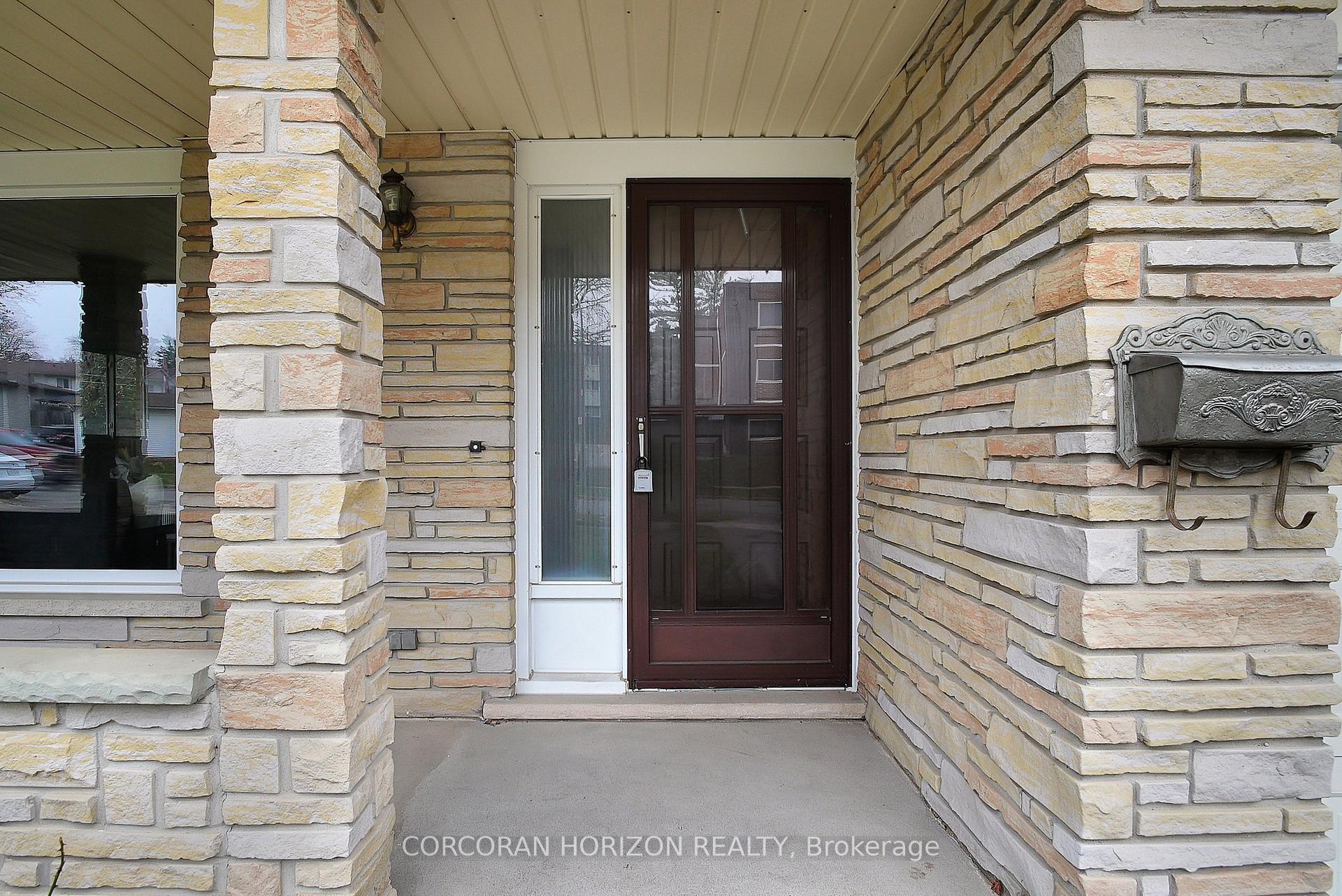 Photo 3 of 15 Cherry Hill Drive, Kitchener — HOMEH