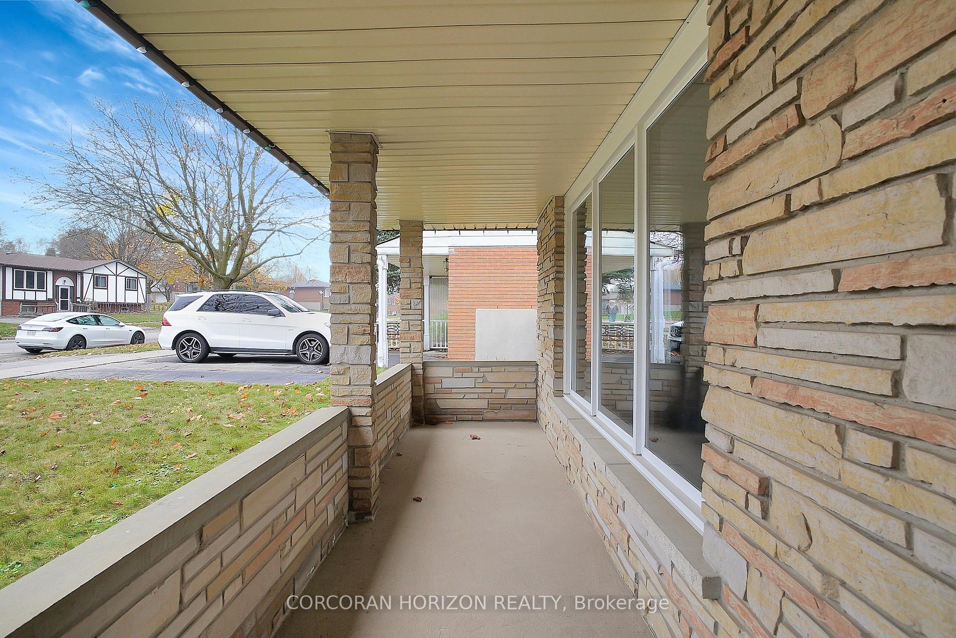 Photo 4 of 15 Cherry Hill Drive, Kitchener — HOMEH