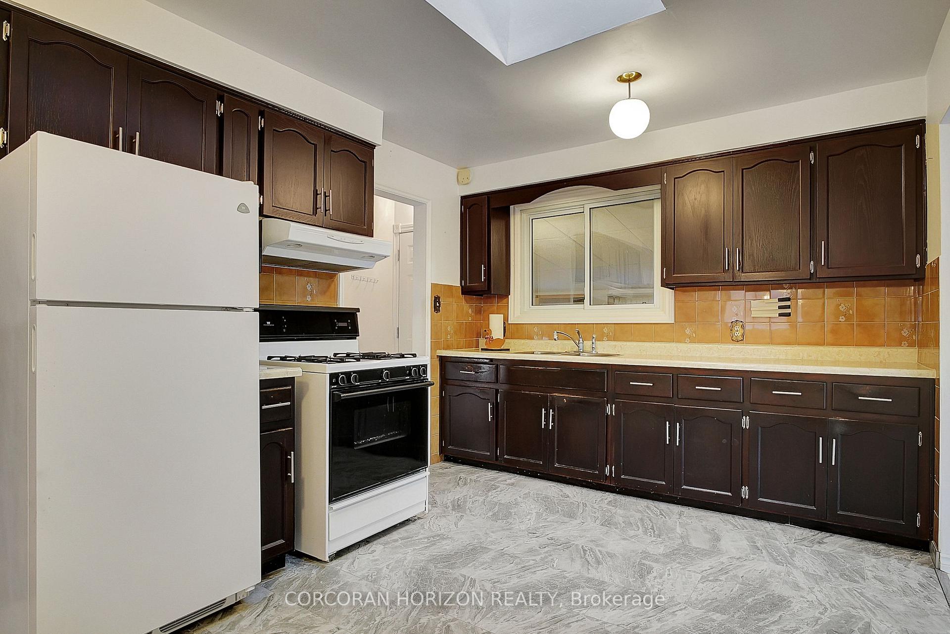 Photo 16 of 15 Cherry Hill Drive, Kitchener — HOMEH