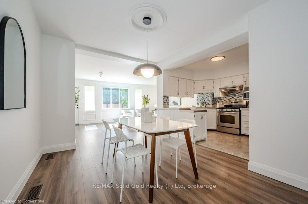 Photo 11 of 131 Wood Street, Kitchener — HOMEH