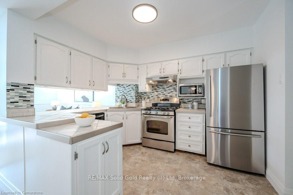 Photo 12 of 131 Wood Street, Kitchener — HOMEH