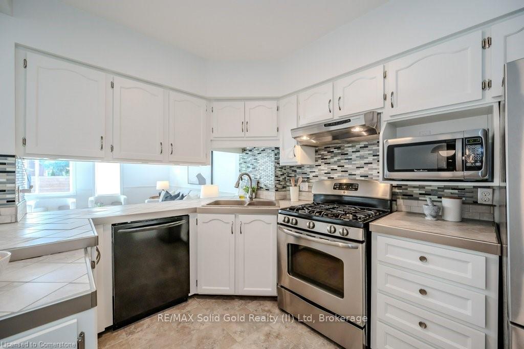 Photo 13 of 131 Wood Street, Kitchener — HOMEH