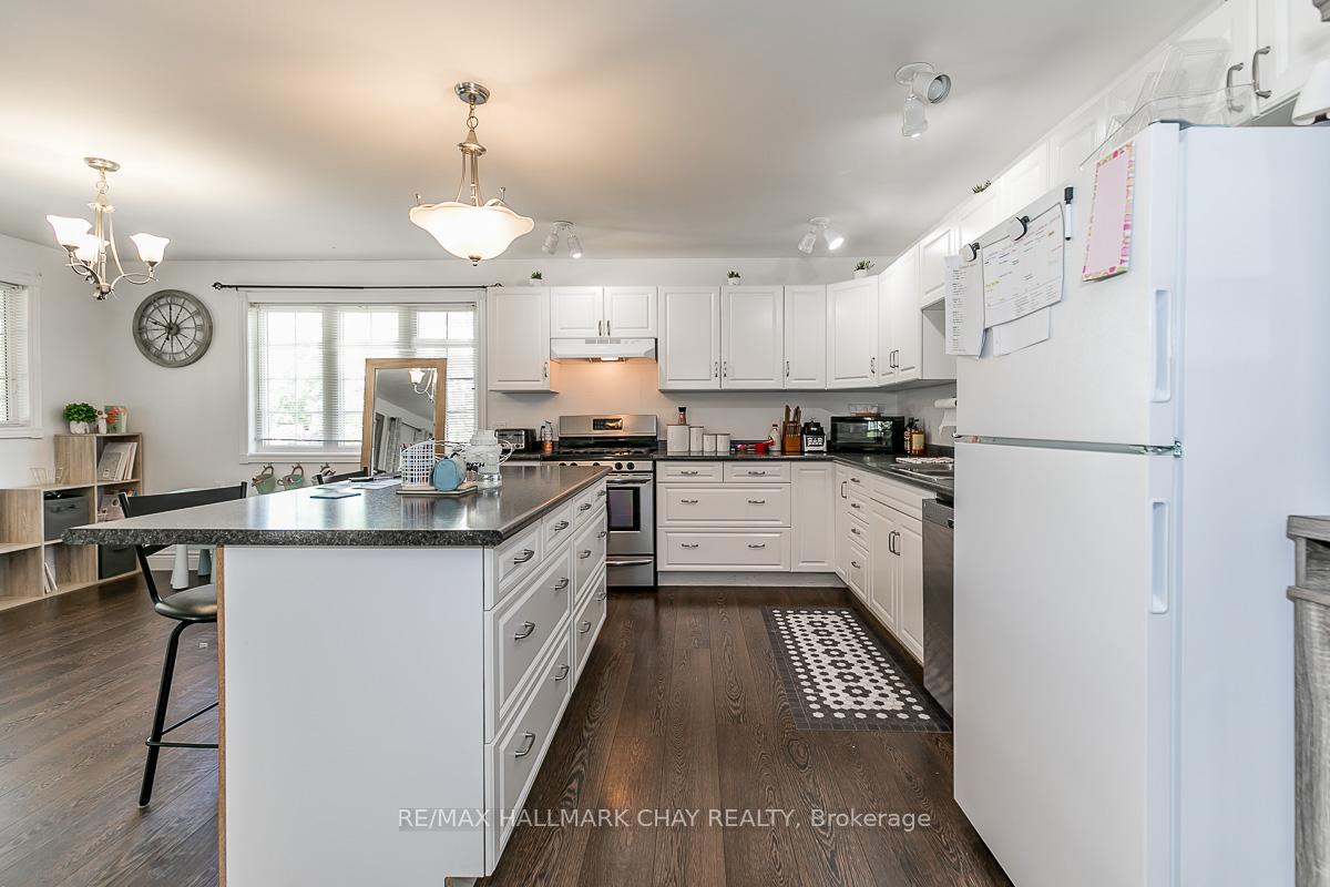 Photo 4 of 230 Queen Street, Midland — HOMEH