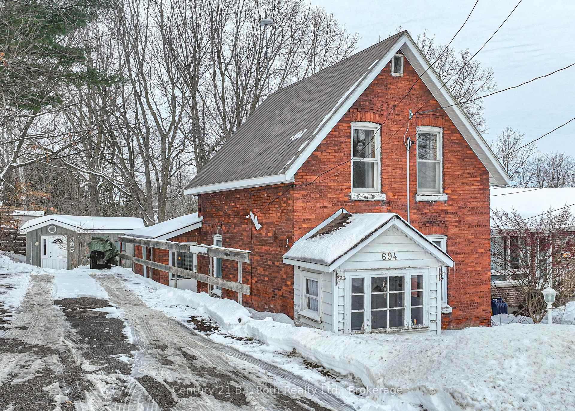 Front of 694 Quebec Street