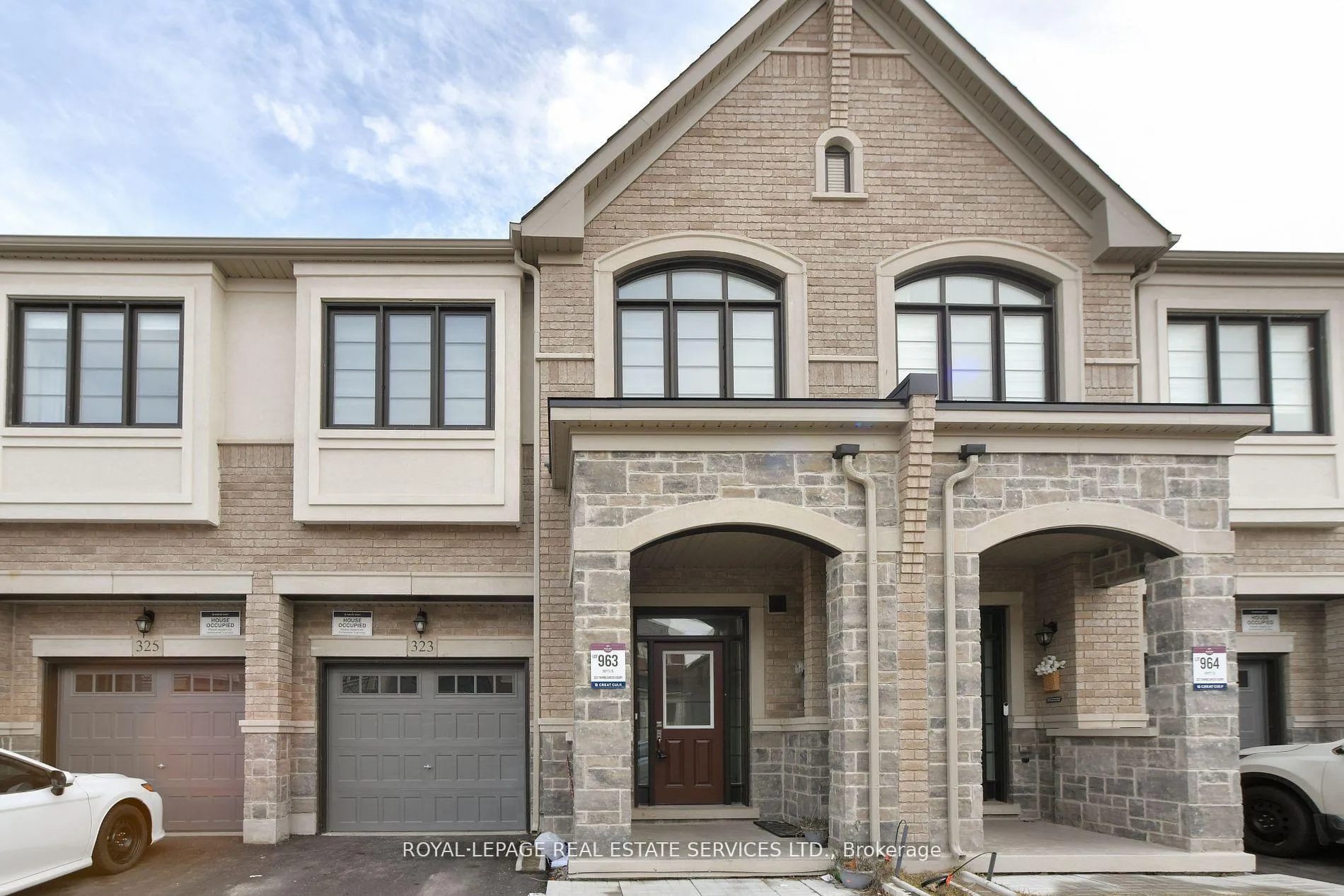 Front of 323 Thimbleweed Court