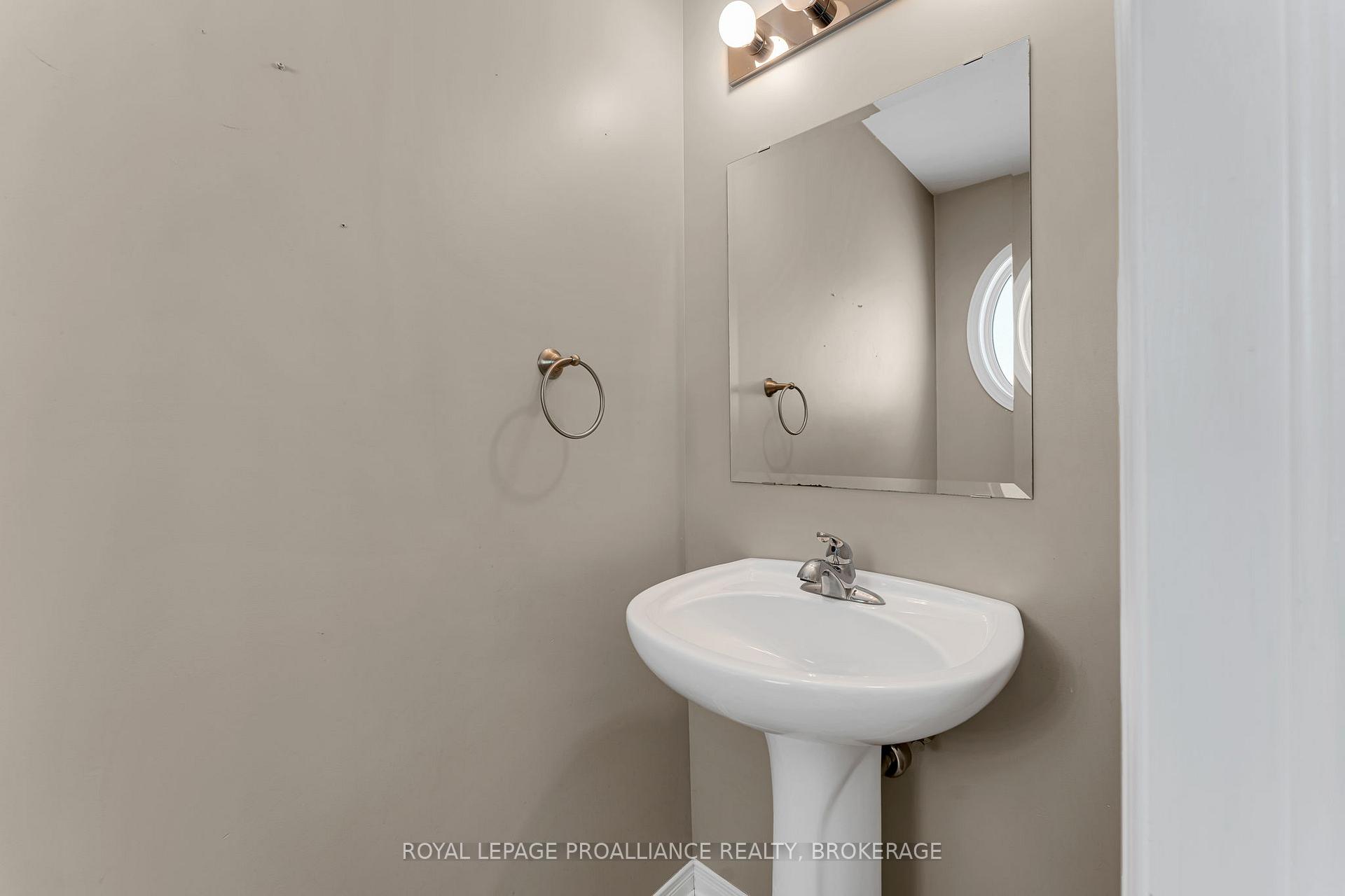 Photo 4 of 1576 Crimson Crescent, Kingston, City Northwest — HOMEH