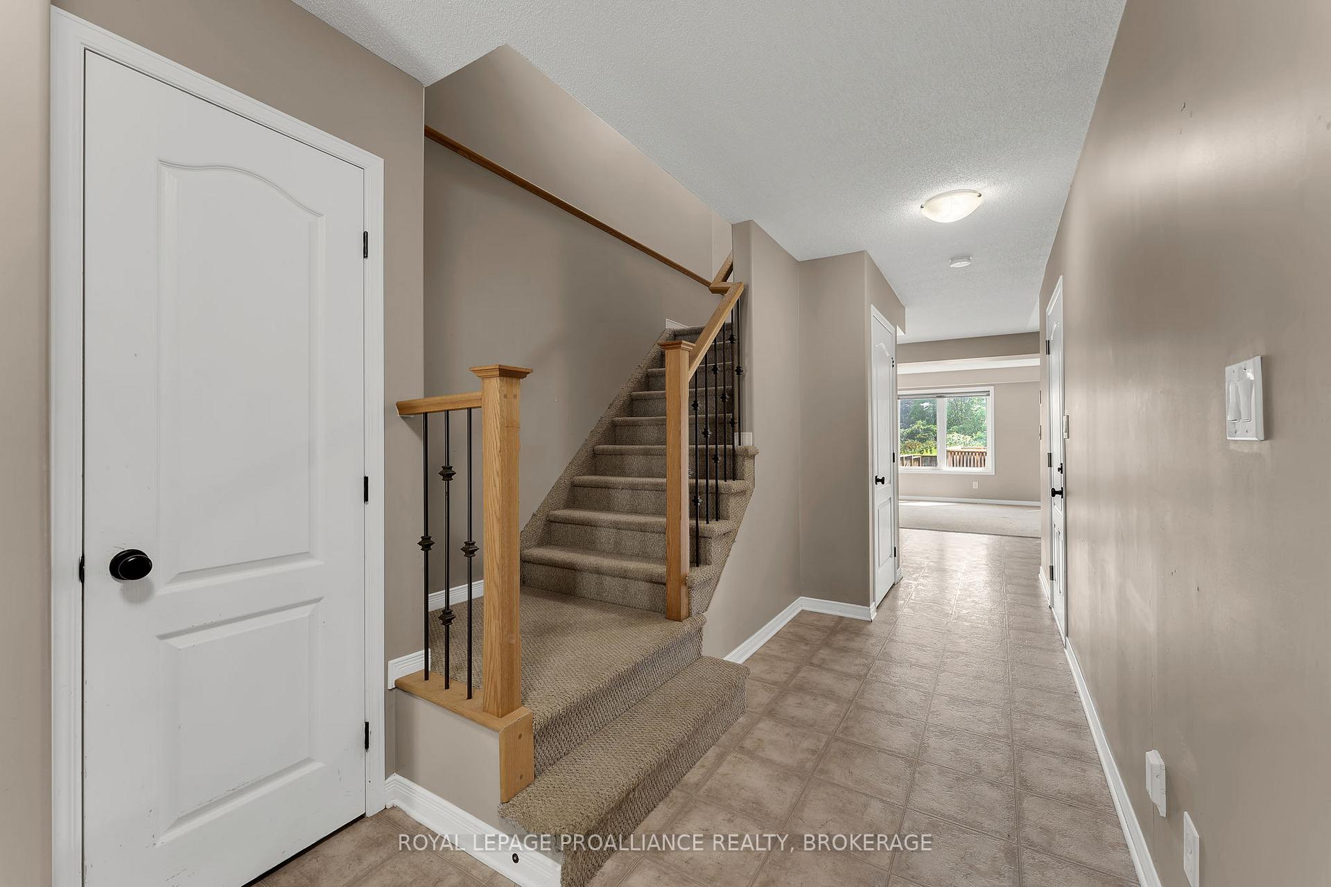 Photo 5 of 1576 Crimson Crescent, Kingston, City Northwest — HOMEH