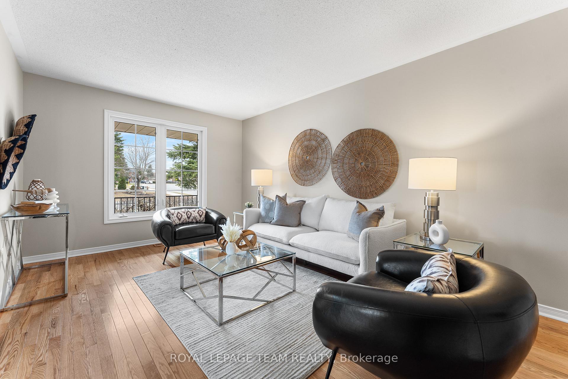 Photo 5 of 1 Brady Avenue, Ottawa, Kanata - Morgan's Grant/South March — HOMEH