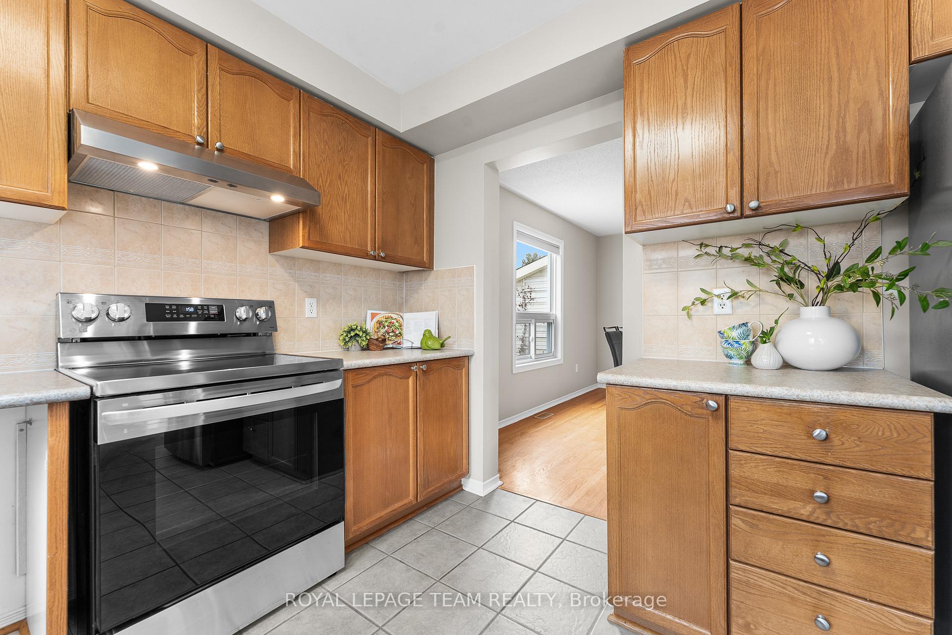 Photo 11 of 1 Brady Avenue, Ottawa, Kanata - Morgan's Grant/South March — HOMEH