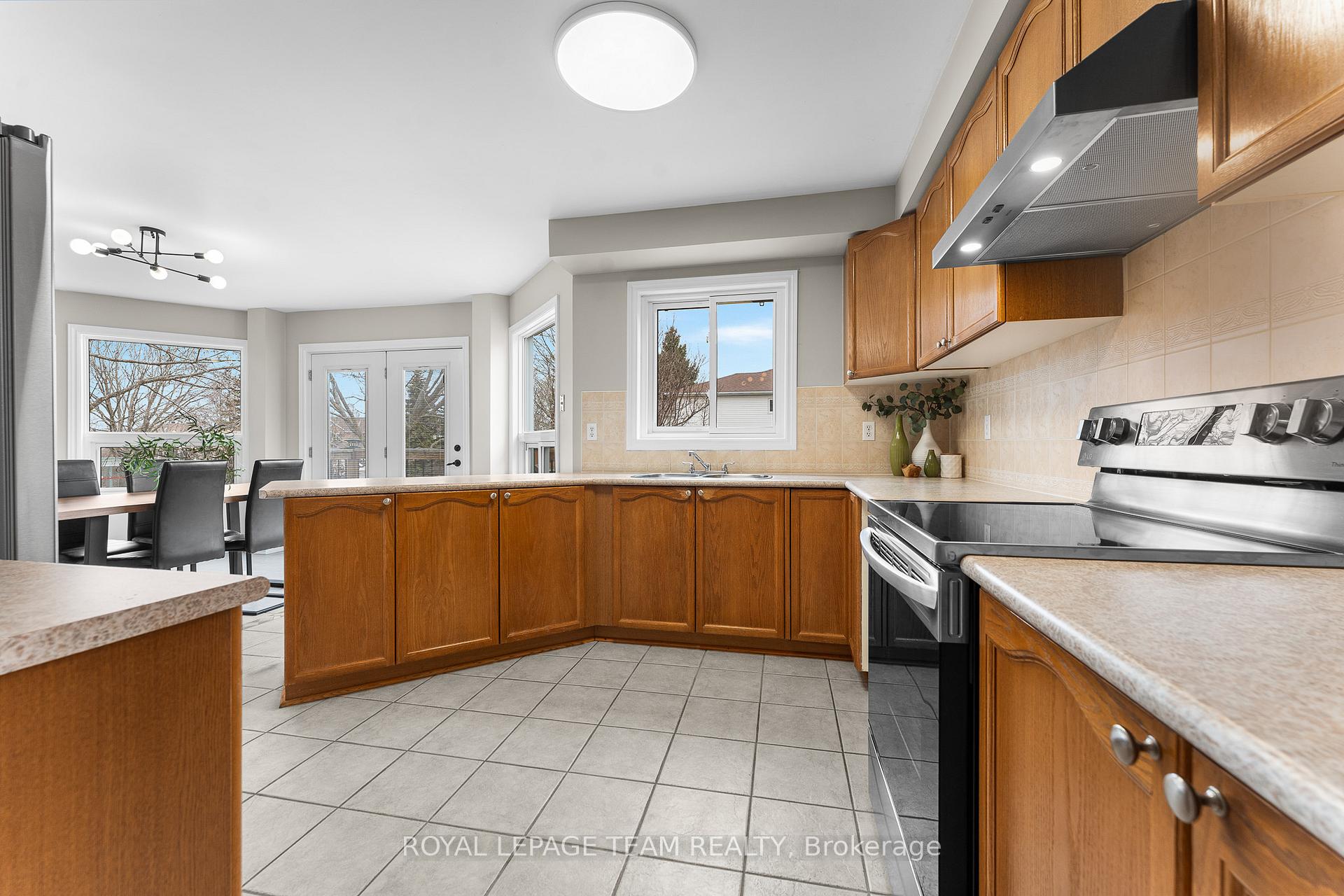 Photo 13 of 1 Brady Avenue, Ottawa, Kanata - Morgan's Grant/South March — HOMEH