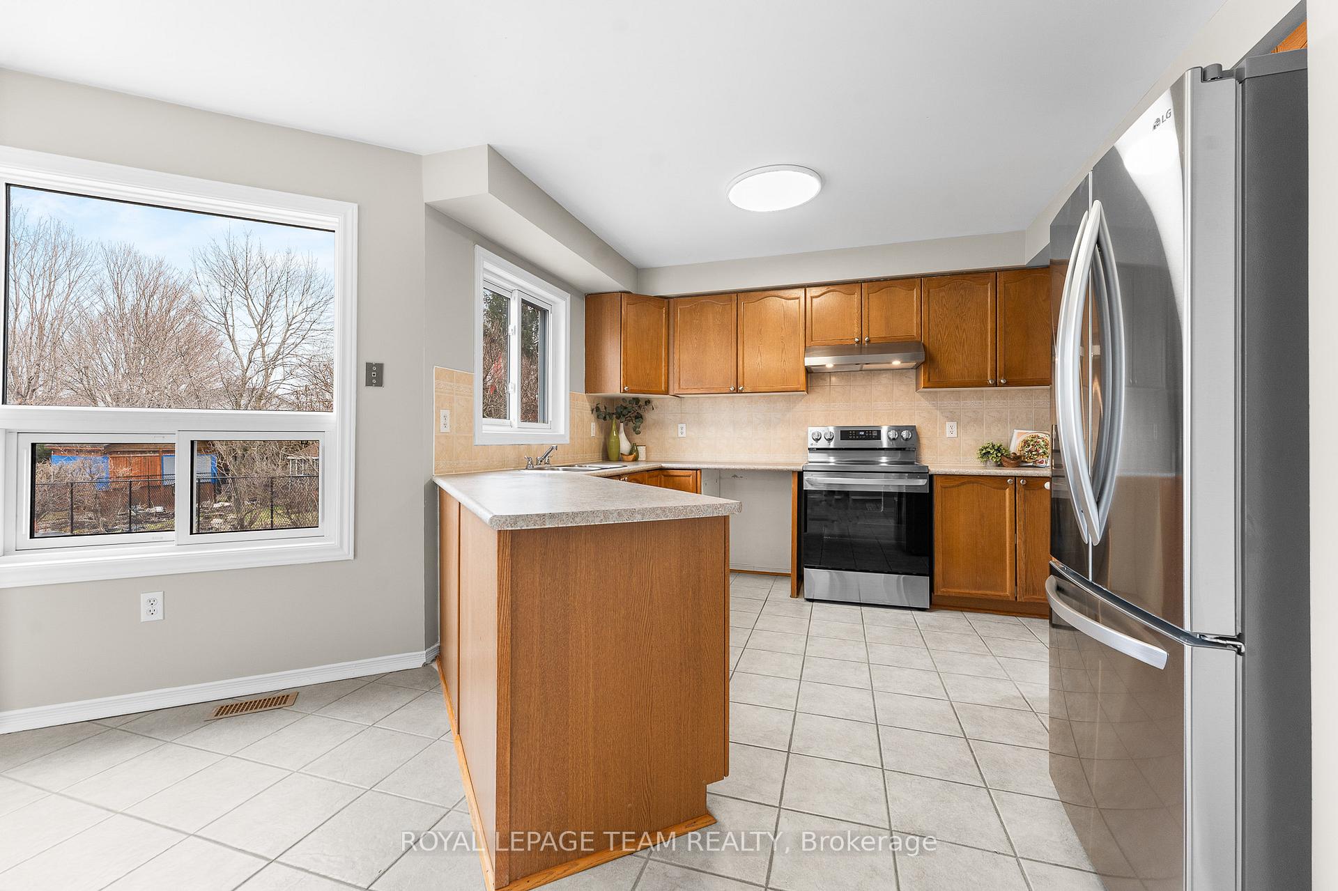 Photo 14 of 1 Brady Avenue, Ottawa, Kanata - Morgan's Grant/South March — HOMEH