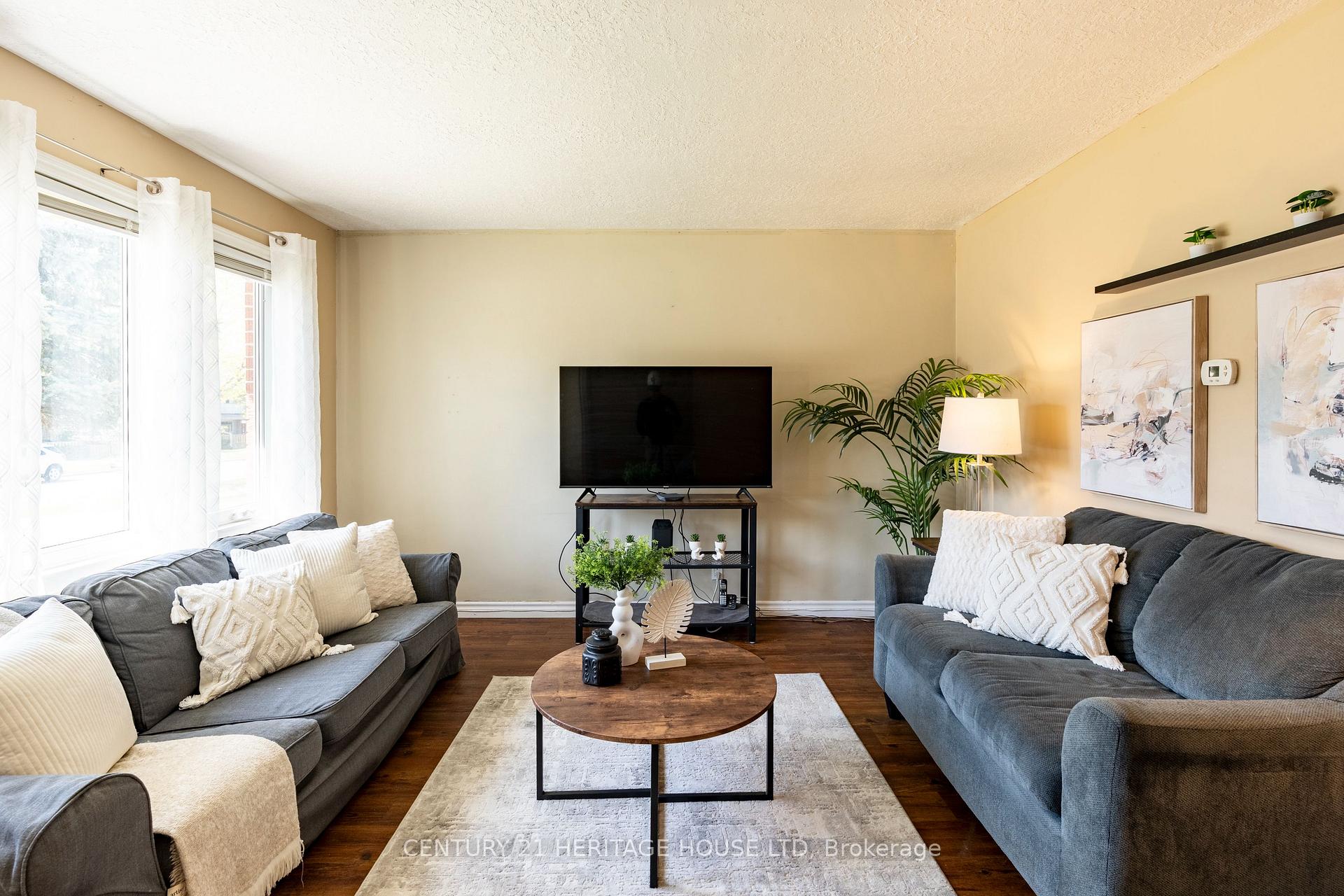 Photo 4 of 58 Breckenridge Drive, Kitchener — HOMEH