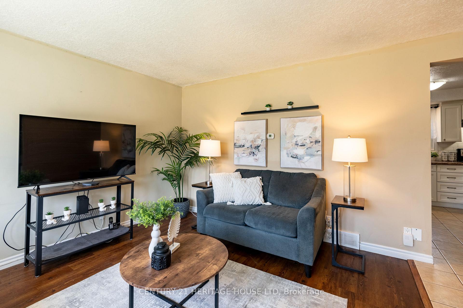 Photo 6 of 58 Breckenridge Drive, Kitchener — HOMEH