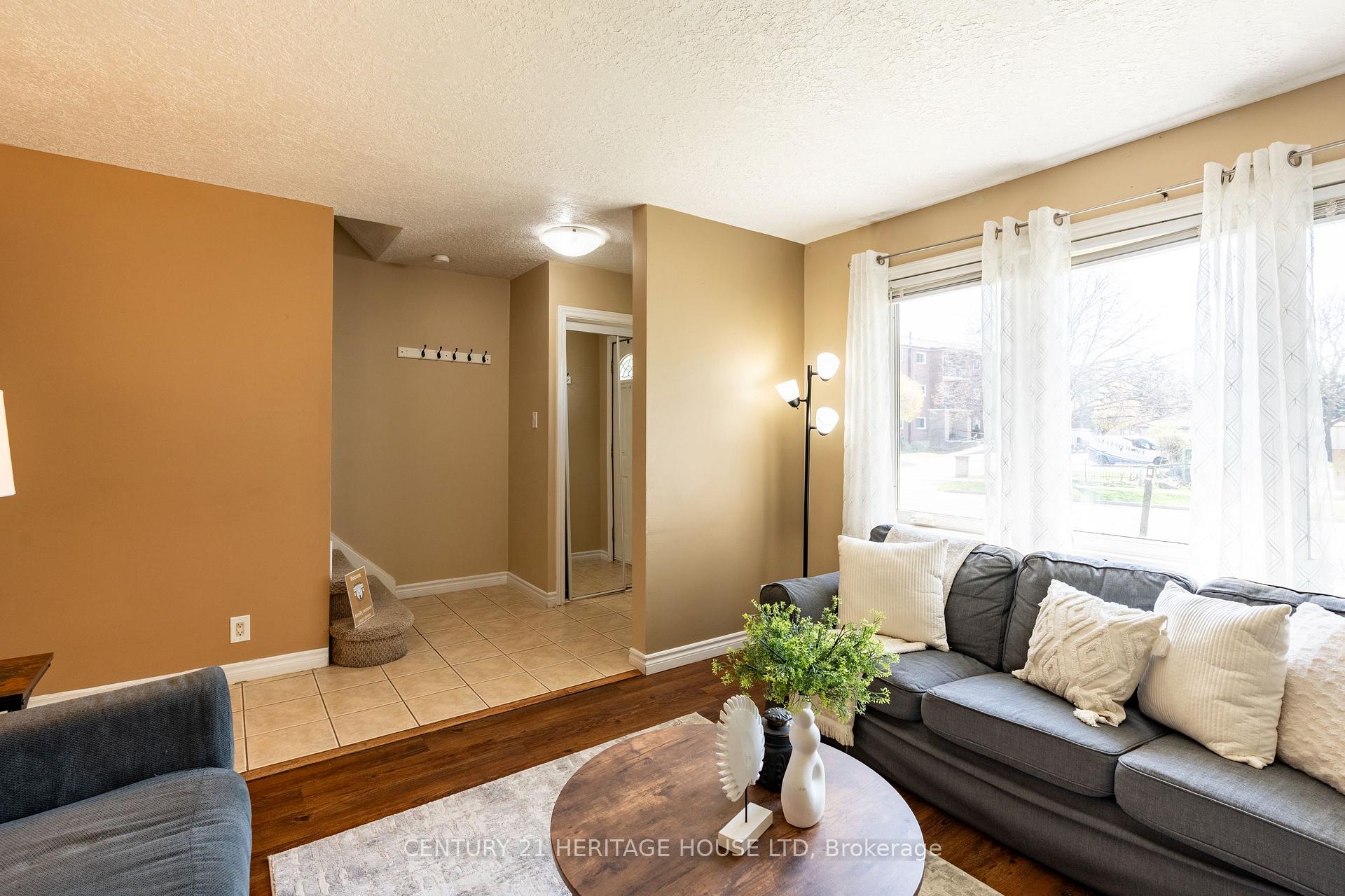 Photo 8 of 58 Breckenridge Drive, Kitchener — HOMEH