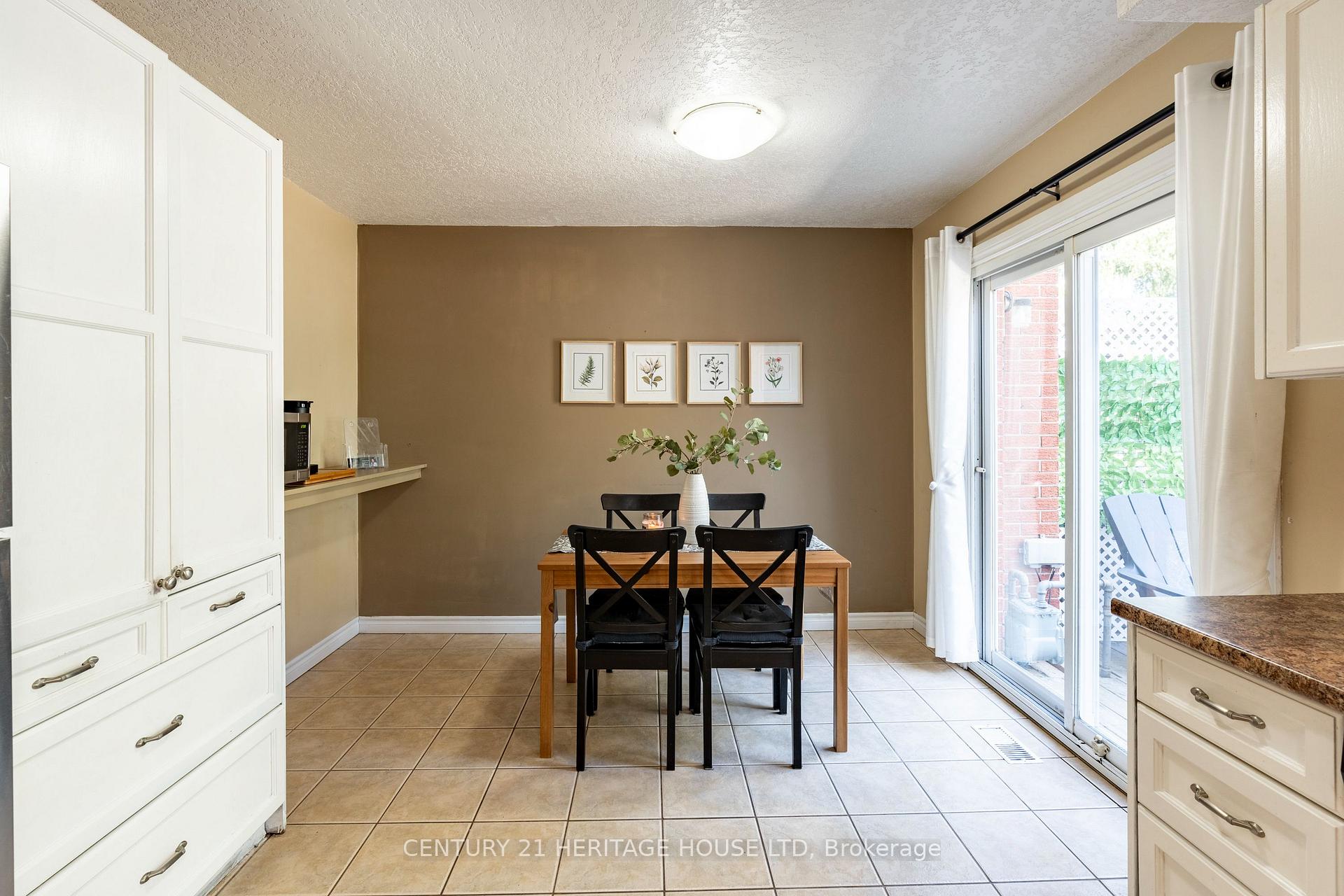 Photo 10 of 58 Breckenridge Drive, Kitchener — HOMEH