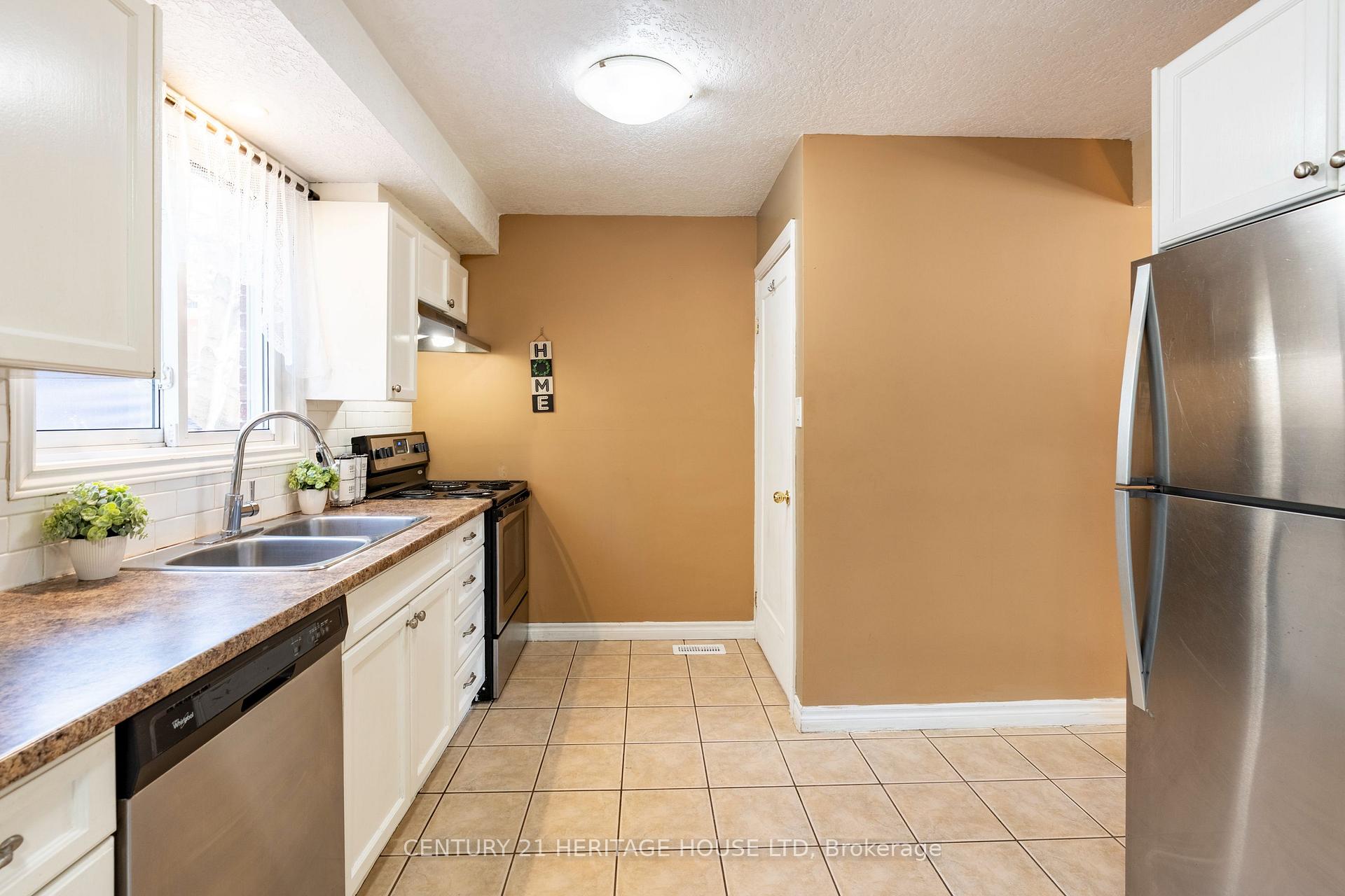 Photo 12 of 58 Breckenridge Drive, Kitchener — HOMEH